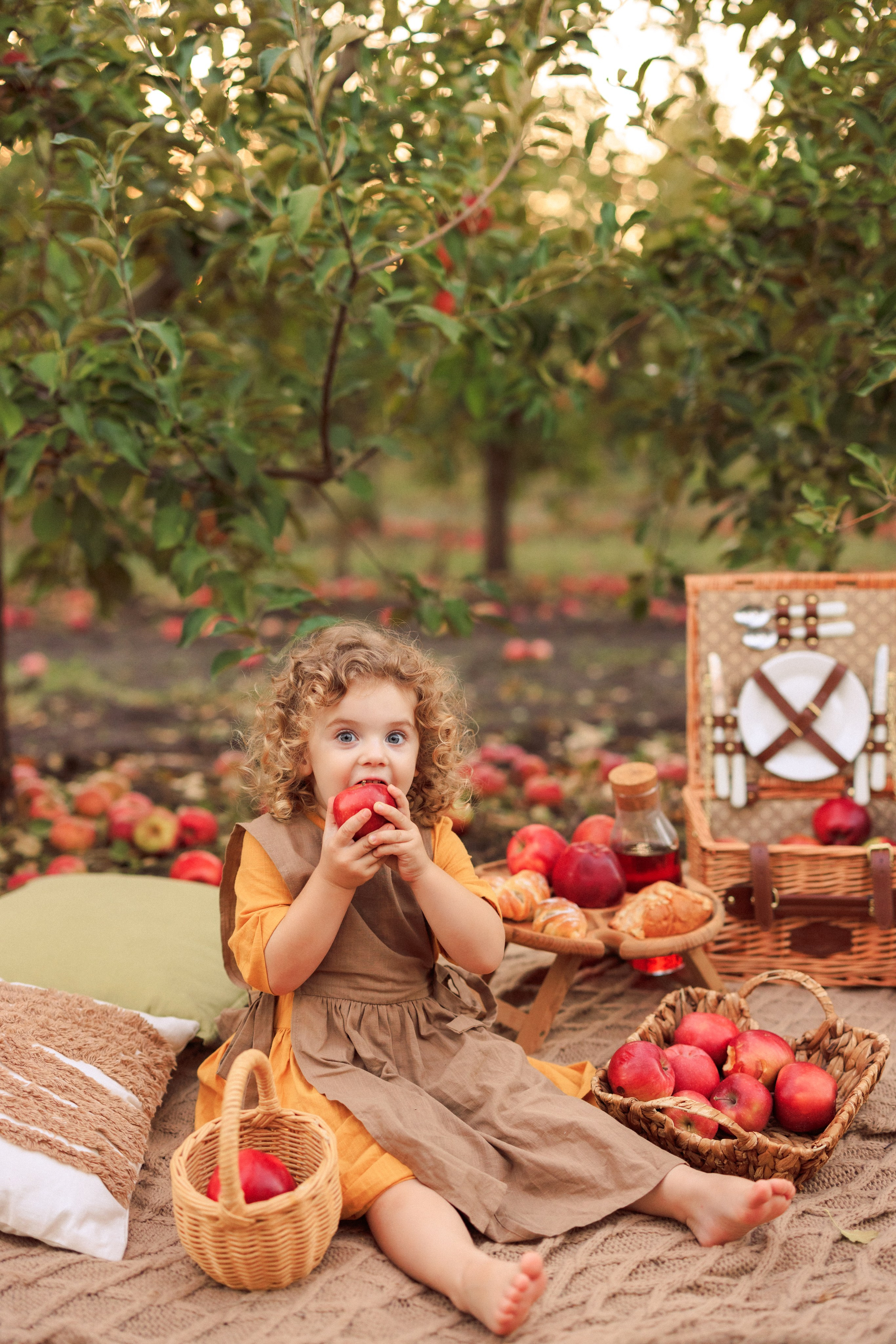 Семейная фотосессия в Яблоневом саду. Семейный и детский фотограф в Краснодаре Анна Трашкова