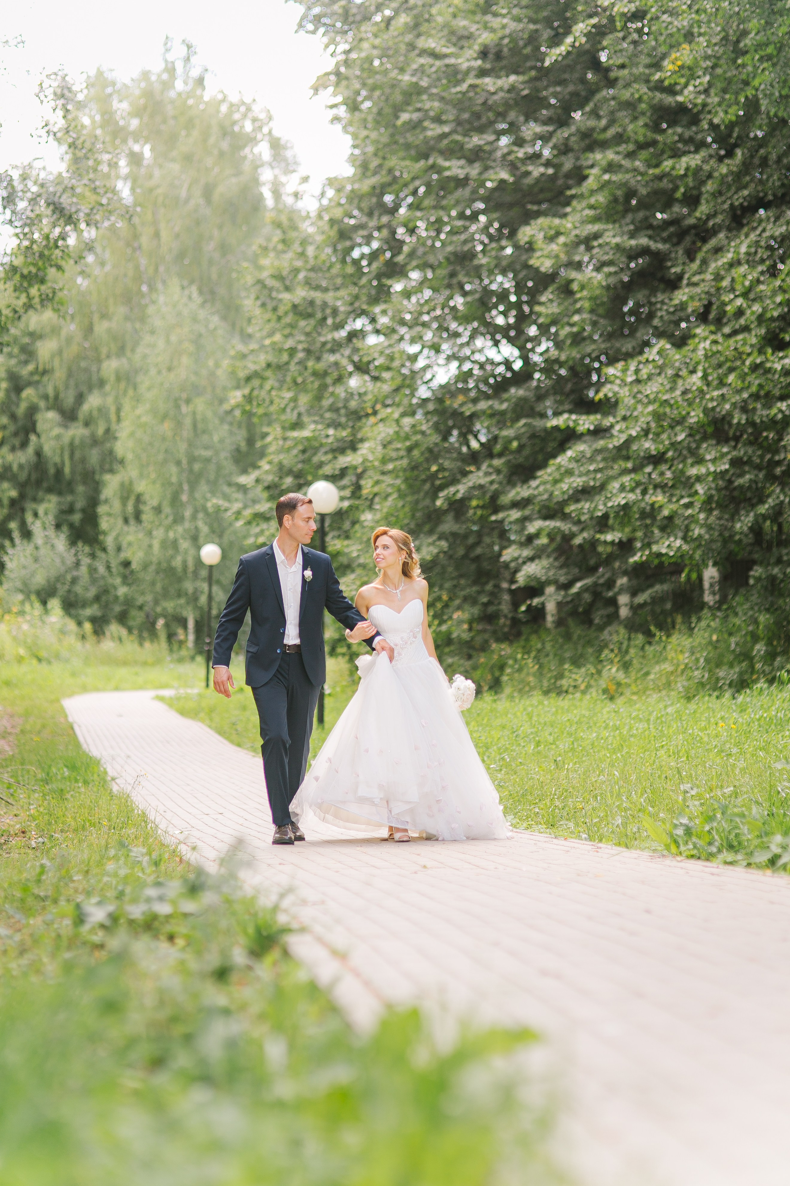 Свадебная прогулка в Ярославле. Свадебный и репортажный фотограф в Ярославле и Санкт-Петербурге Роман Микрюков