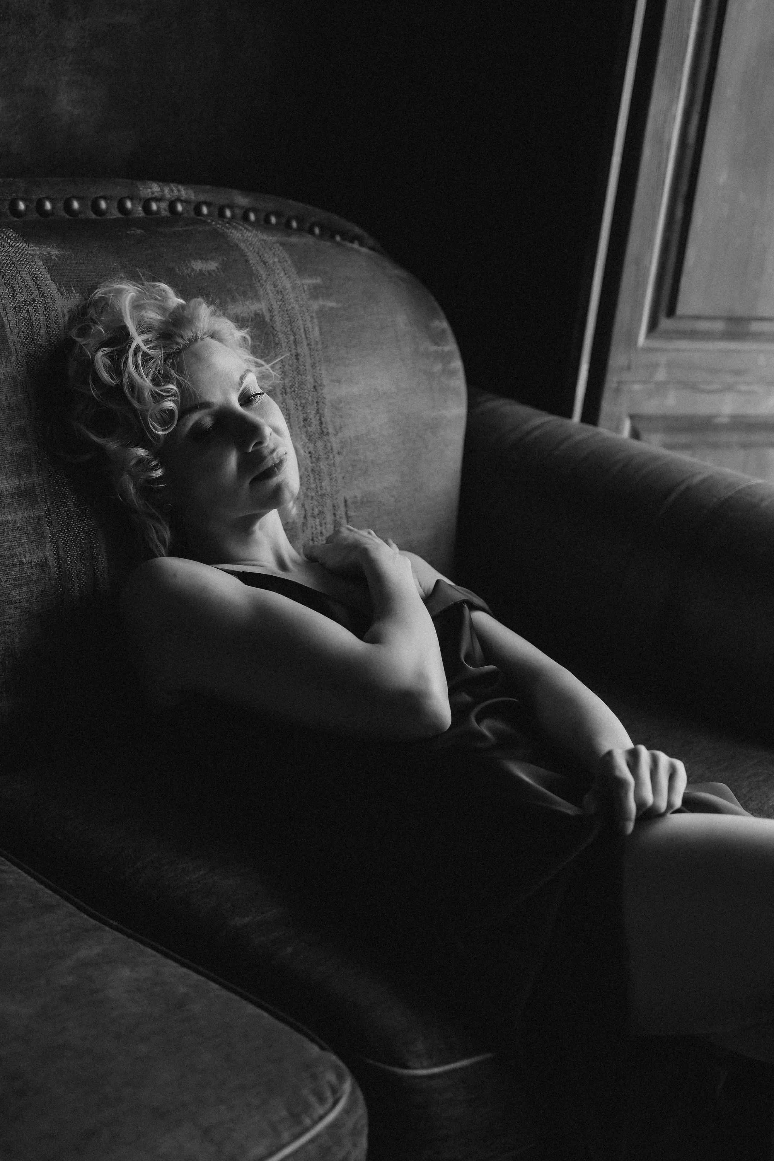 Женский портрет в студии с естественным светом. Фотограф Санкт-Петербург Светлана Вежновец