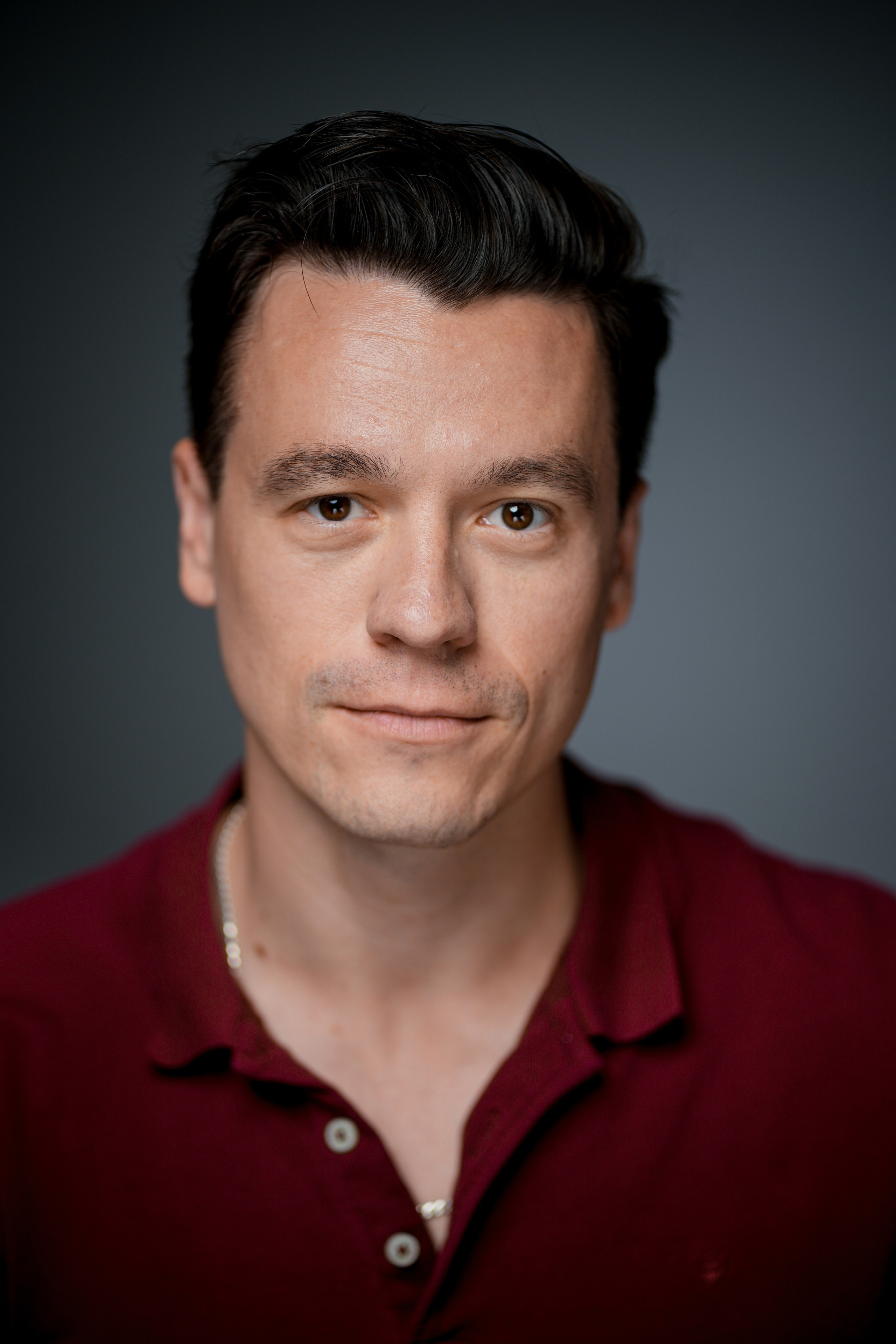 Актёр Дмитрий Абазовик. Портретная съемка в Москве, студийный фотограф Игорь Фомин