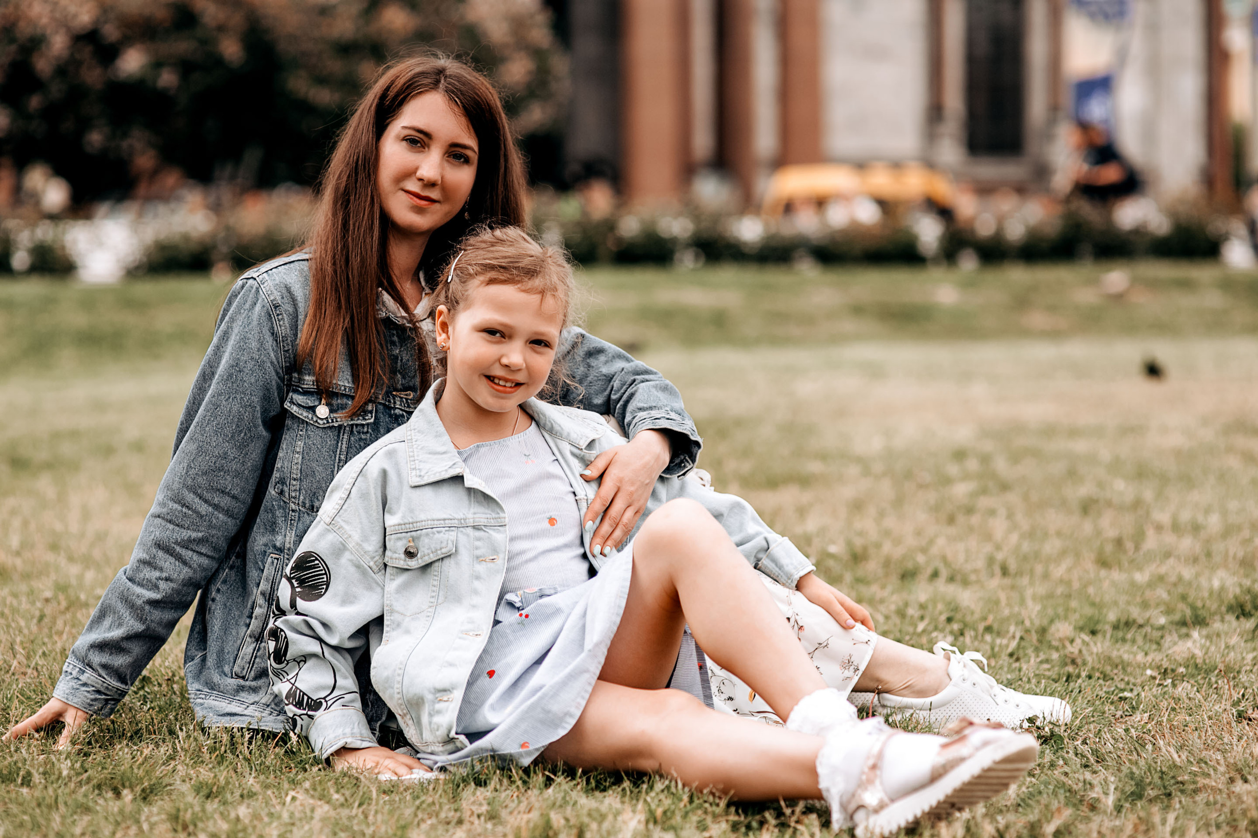 Оля и Дарина (Прогулка по Санкт-Петербургу). Главная