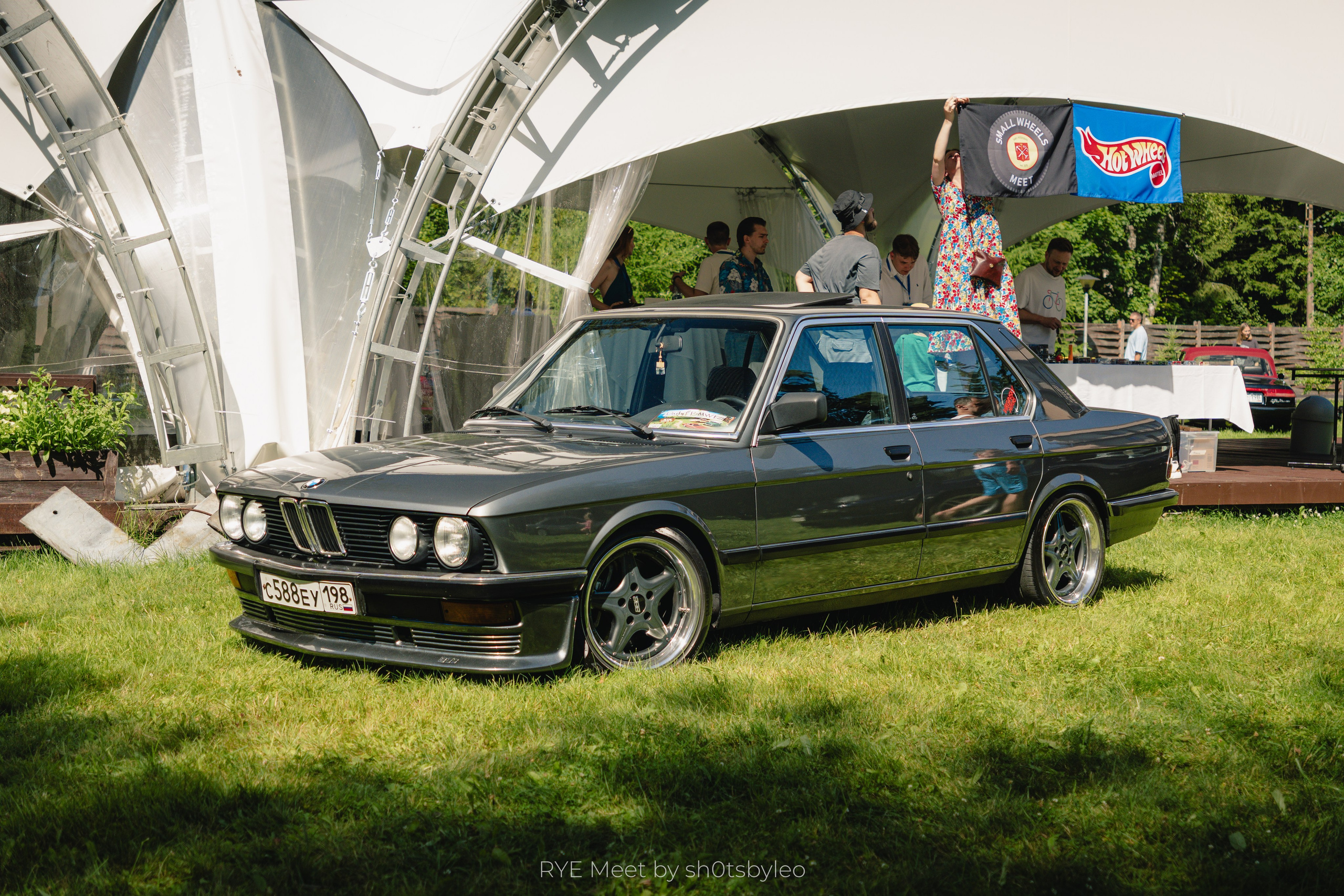 Масштабный летний фестиваль RYE Meet — встреча клуба любителей автомобилей старше 25-лет. Автомобильный фотограф Антон Цырулев