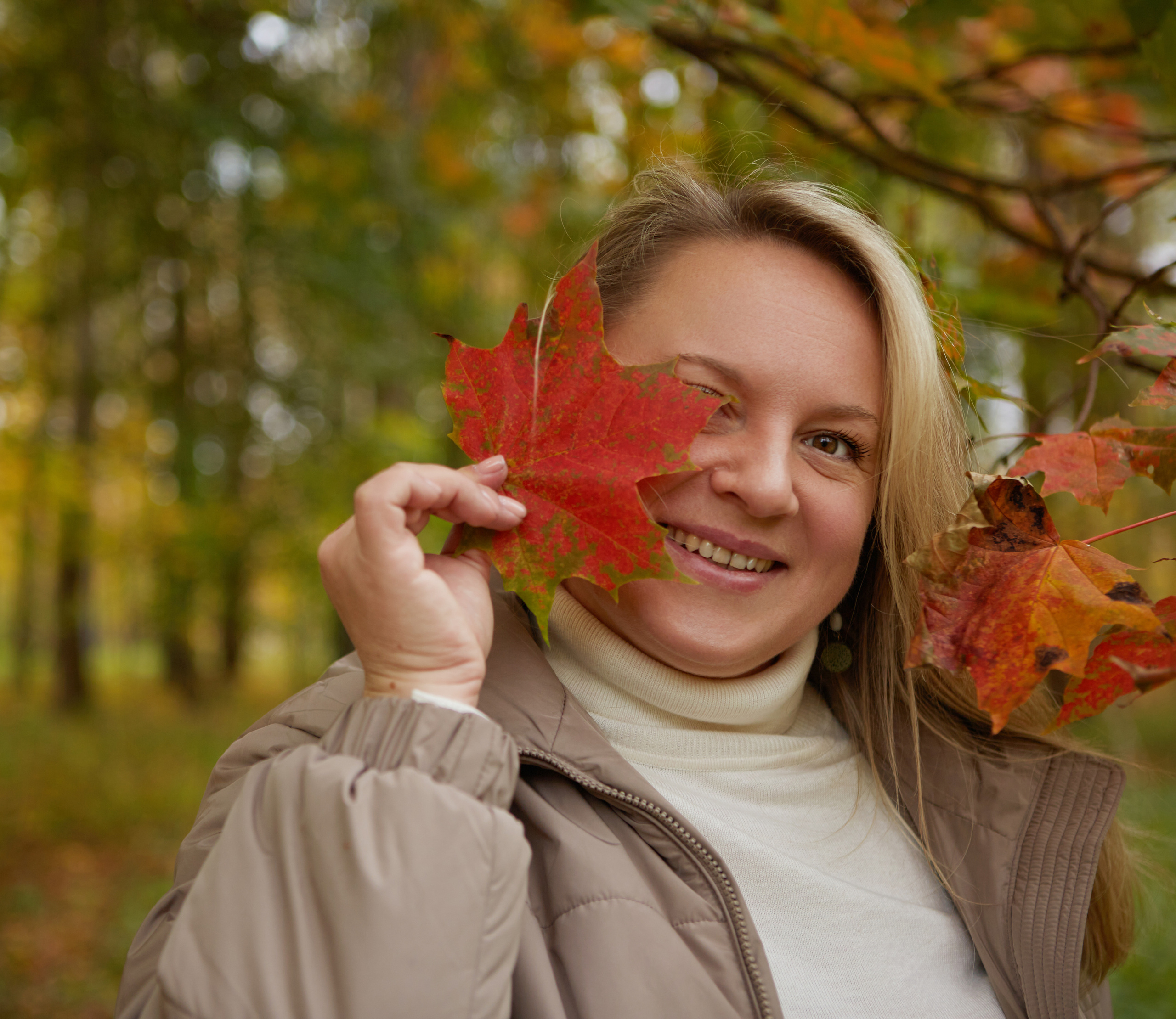 Полина в осеннем парке