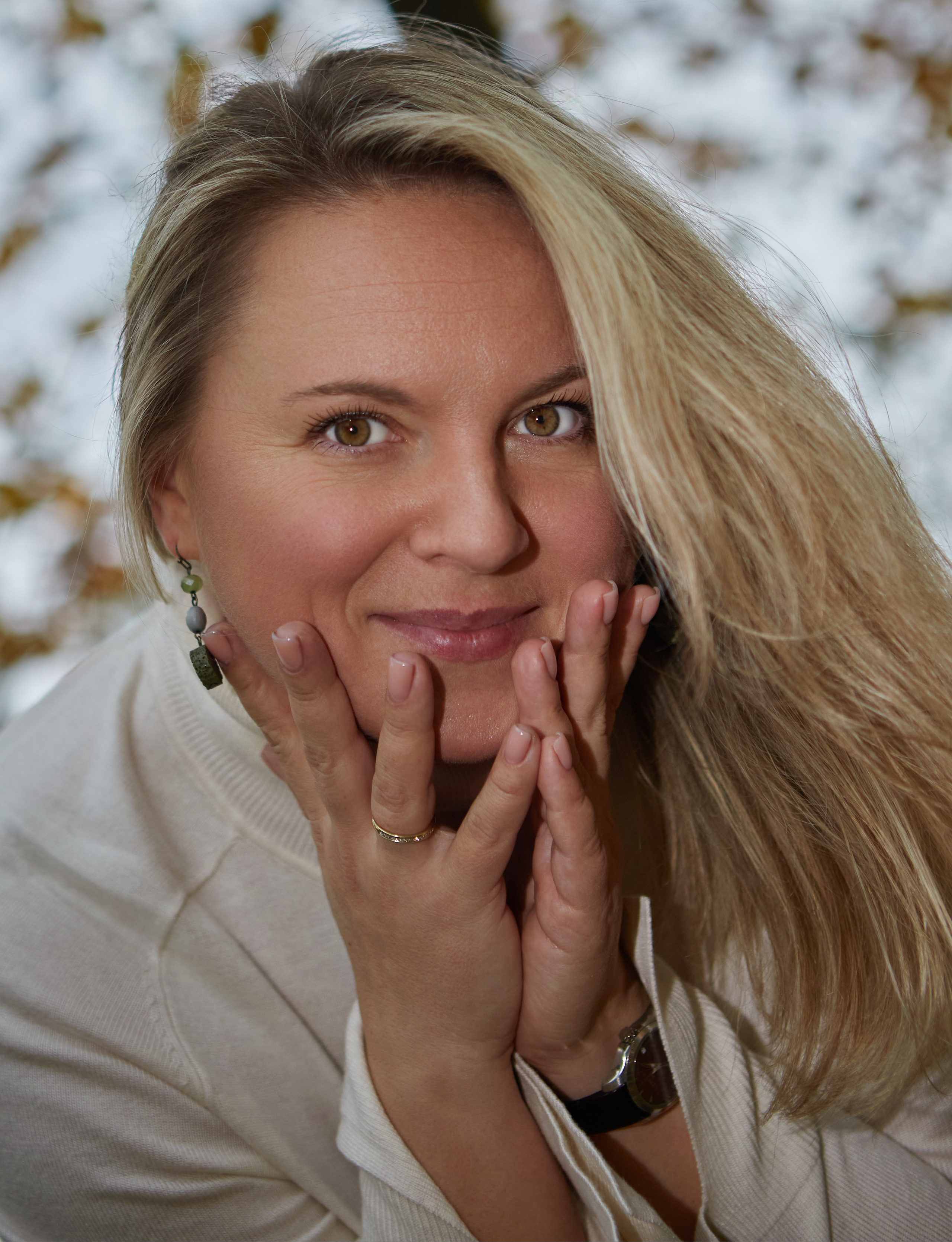 Полина в осеннем парке