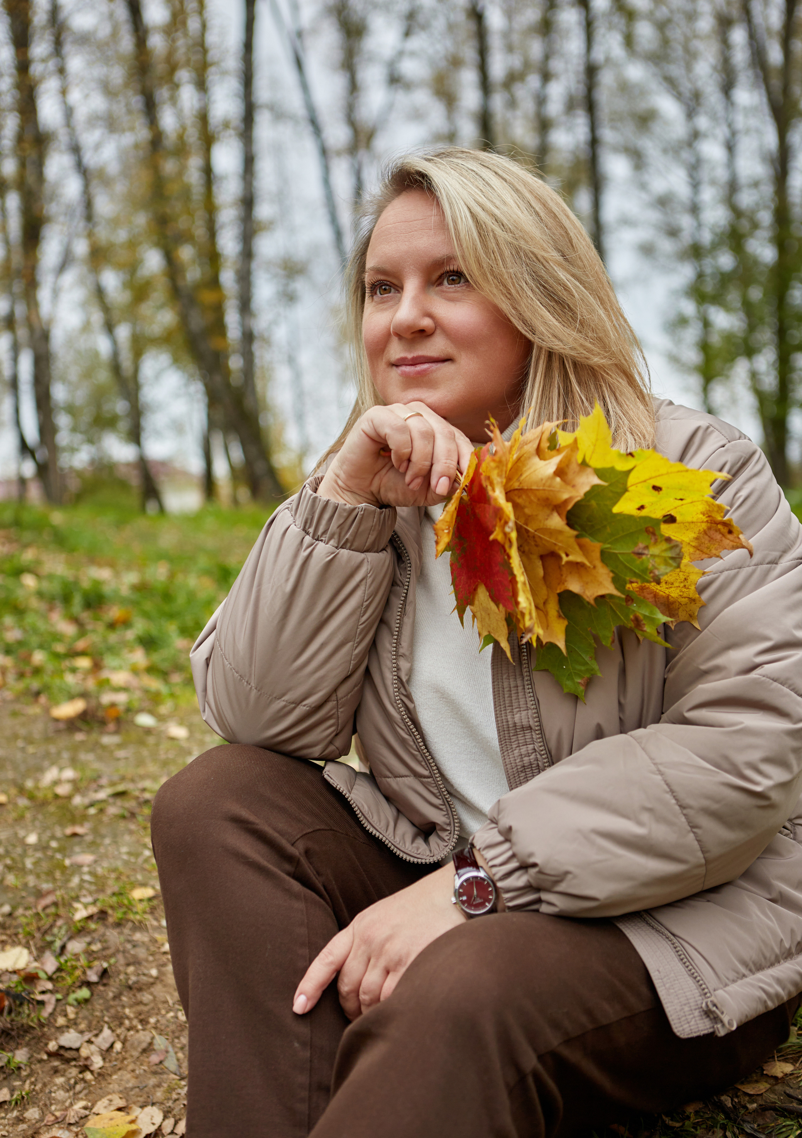 Полина в осеннем парке