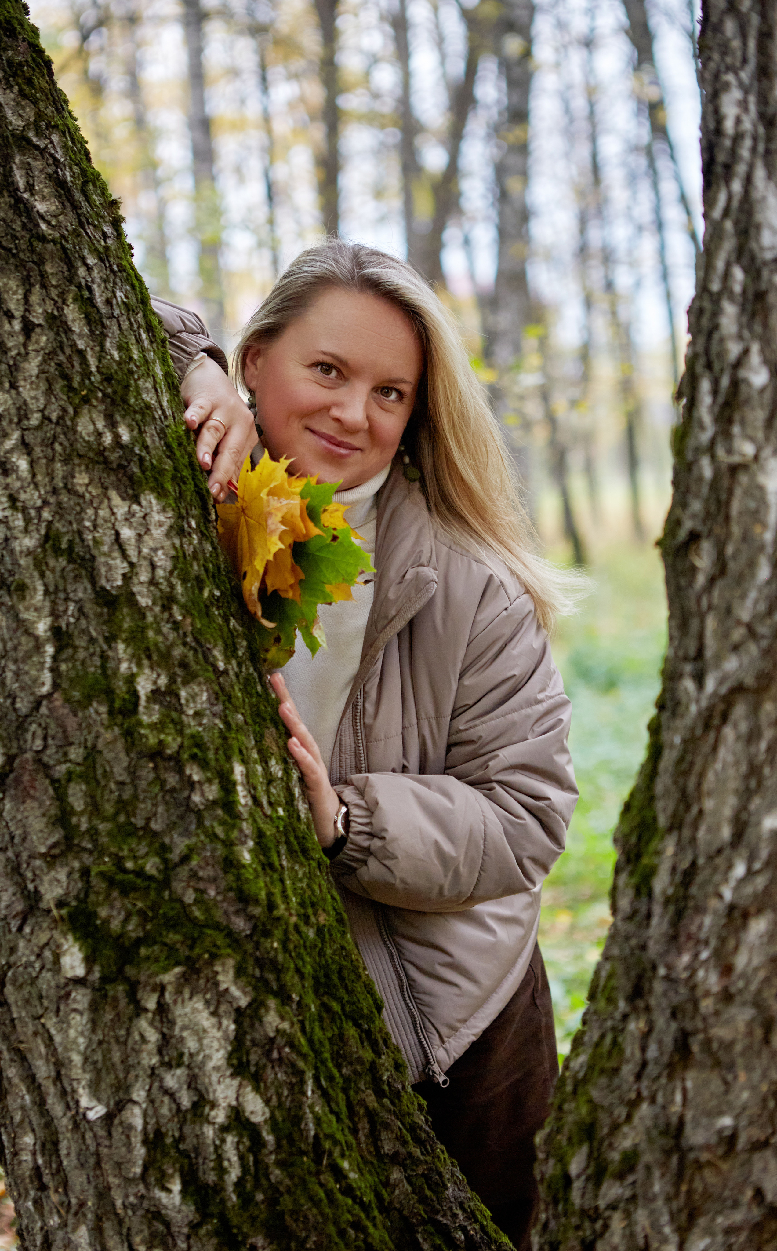 Полина в осеннем парке