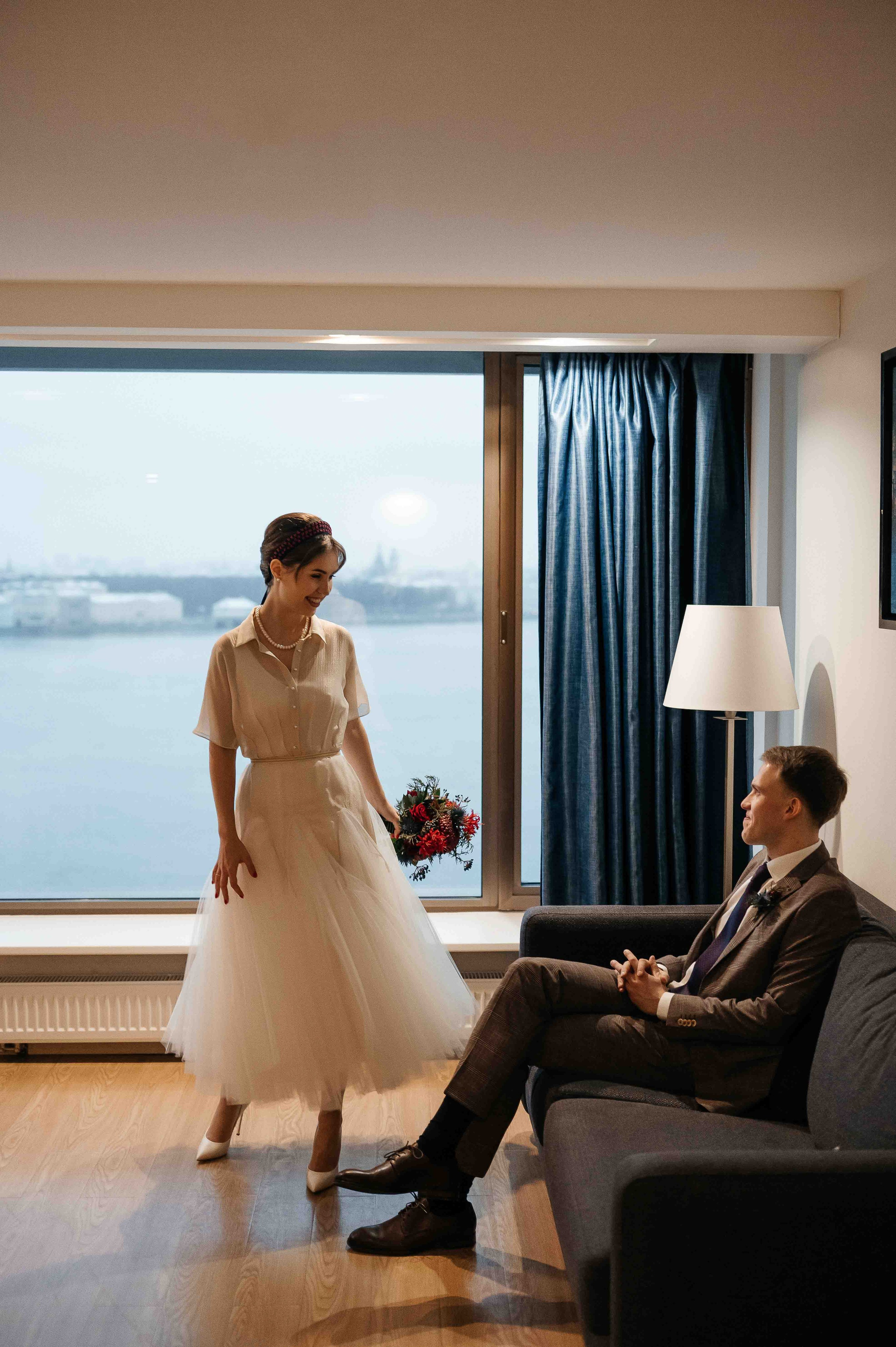 Утро невесты в гостинице. Свадебный и семейный фотограф в Котласе Никита Попов