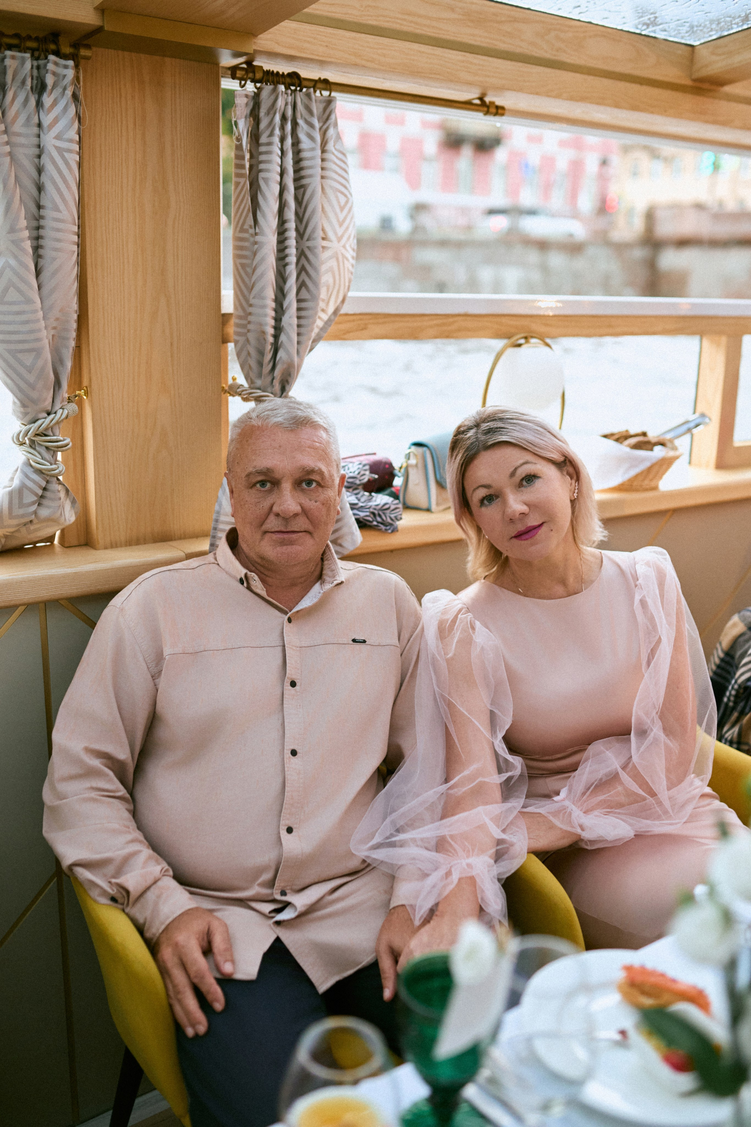 Свадьба в Питере на катере. Сестры Карабаза. Фотографы и ретушеры в Москве и Санкт-Петербурге