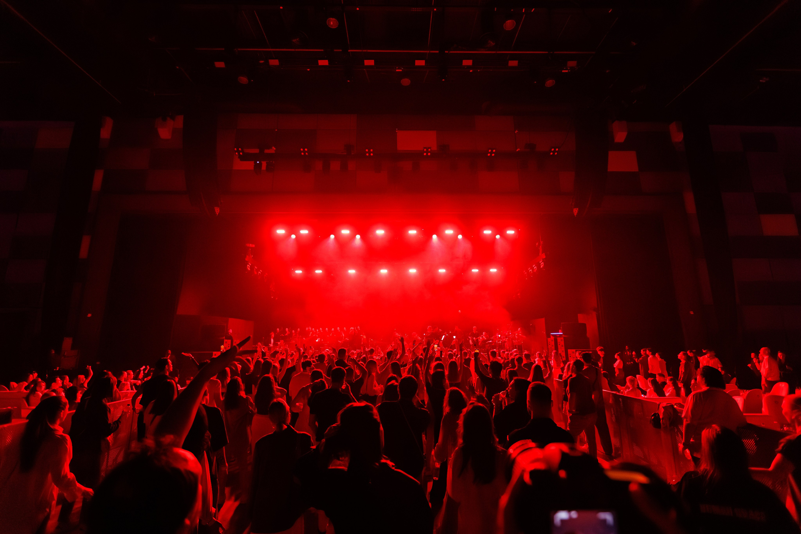 Concert Photography in Dubai — Anton Belyaev Live Performance. Evgen Yatsenko — Photographer in Dubai