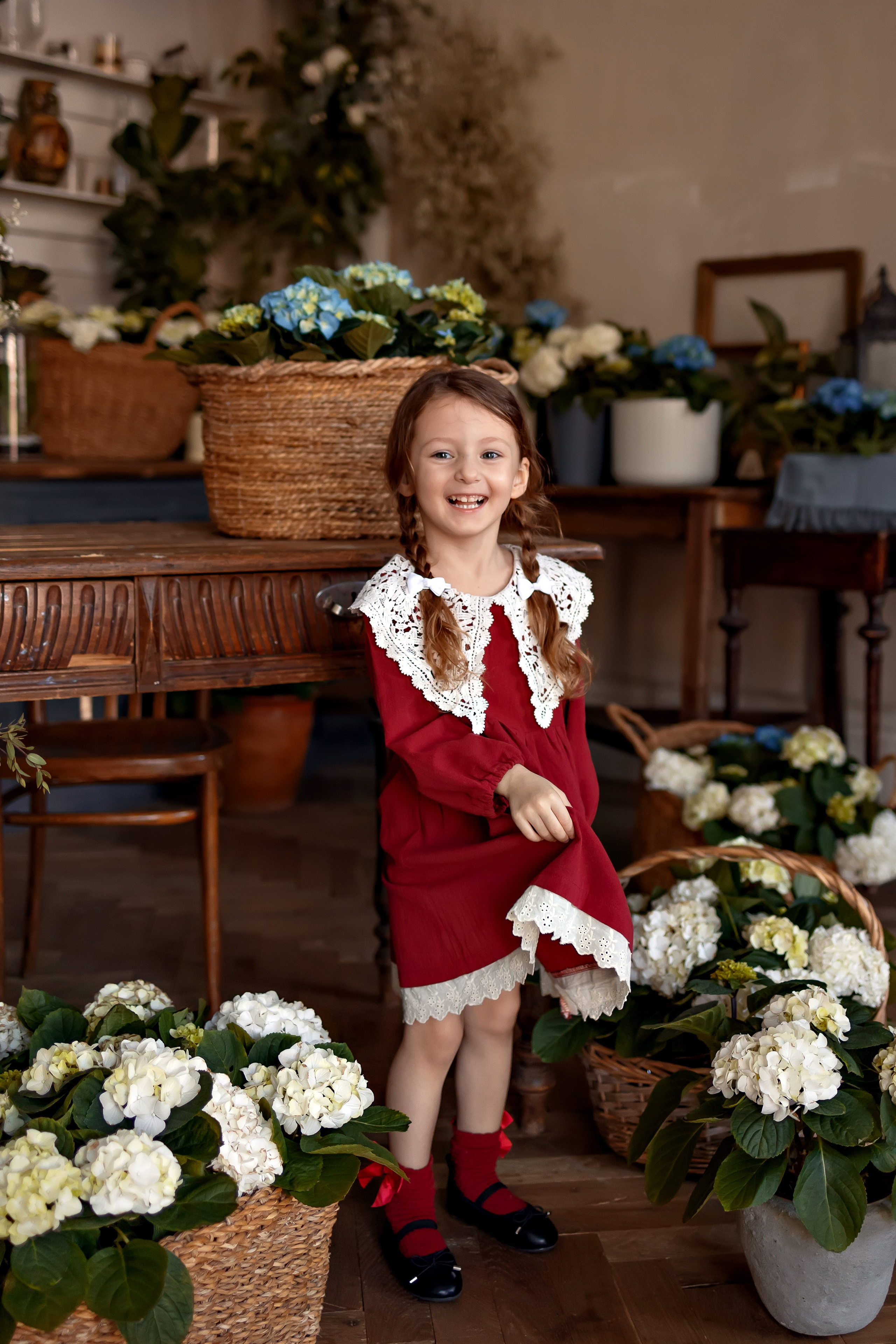 Мия в гортензиях. Семейный и детский фотограф Оля в Тюмени
