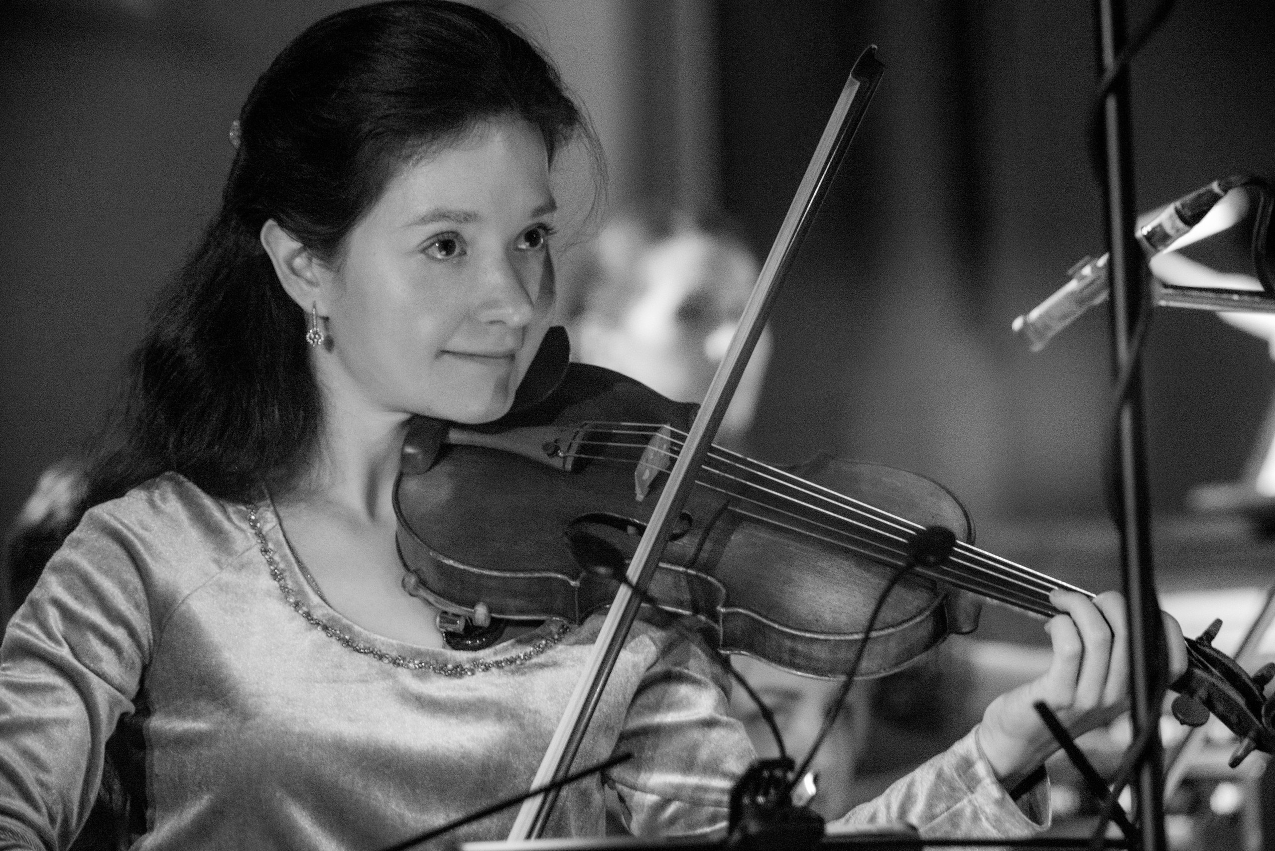 На сцене. Скрипачка Анна Савкина