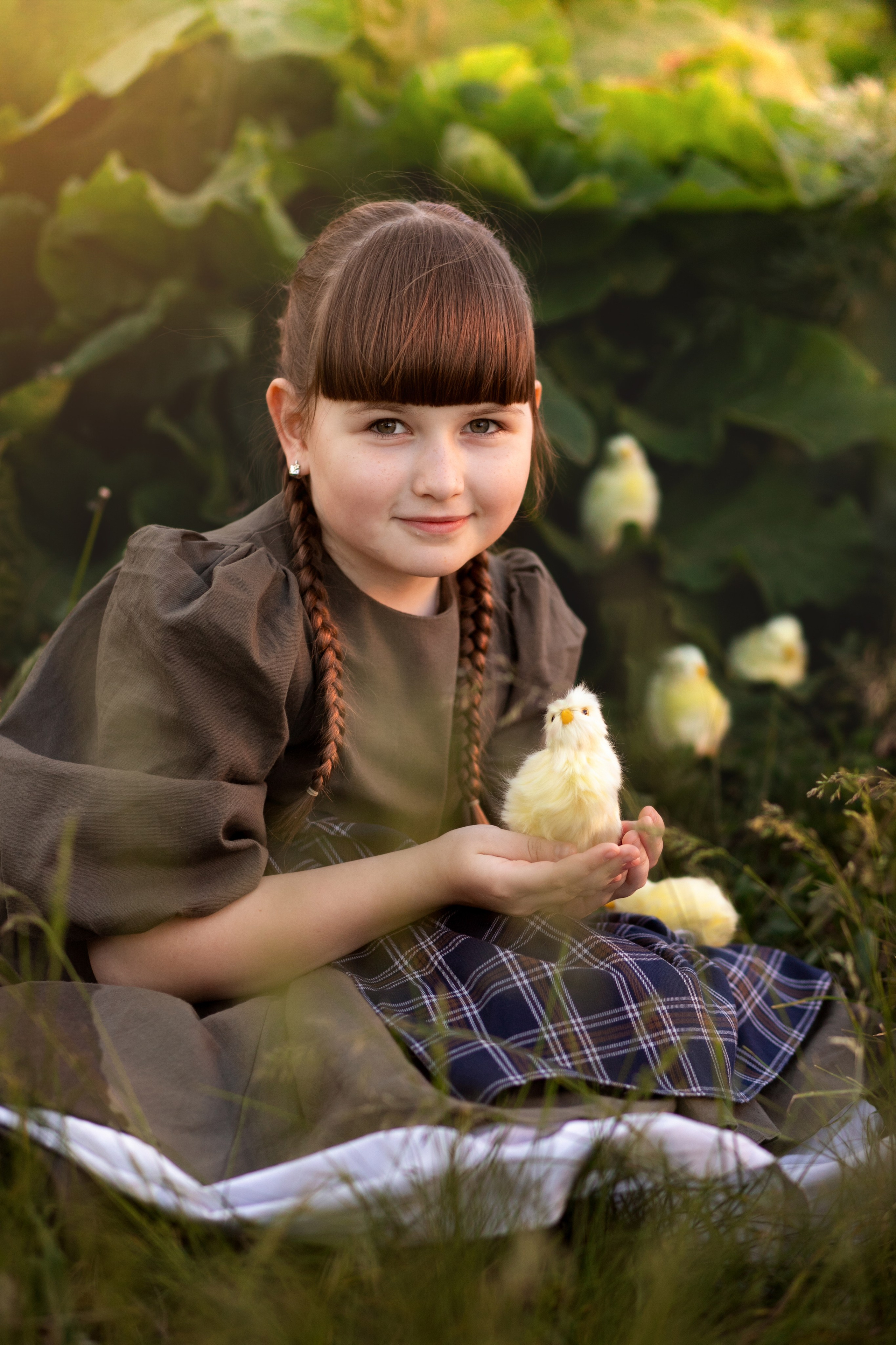 Девочка и цыплята. Фотограф Кравченко Юлия. Энгельс