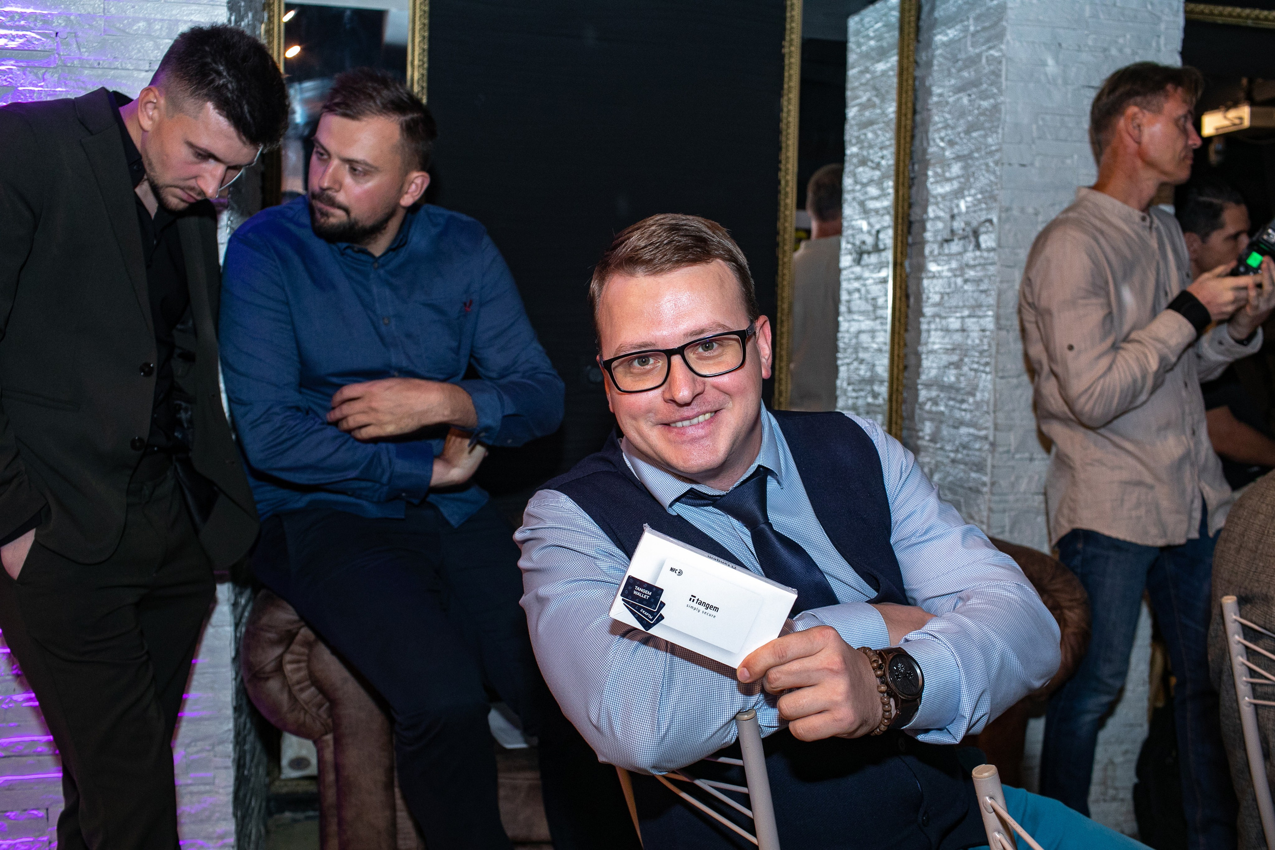 Встреча криптовалюте. Art photographer Nino