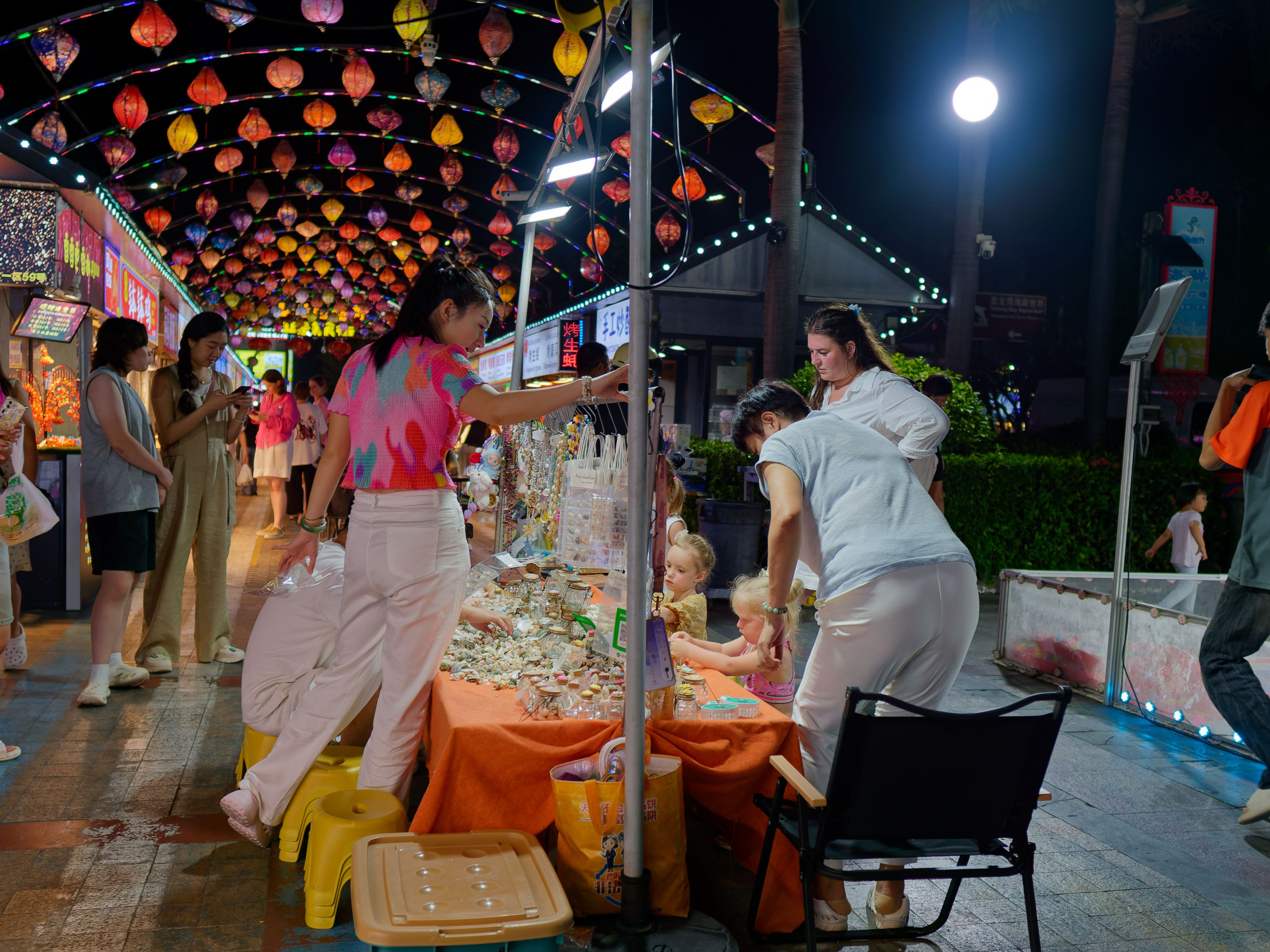 Хайнань 2026, «Food Street» ночная улица еды в Ялунване. Фотопрогулки по Миру