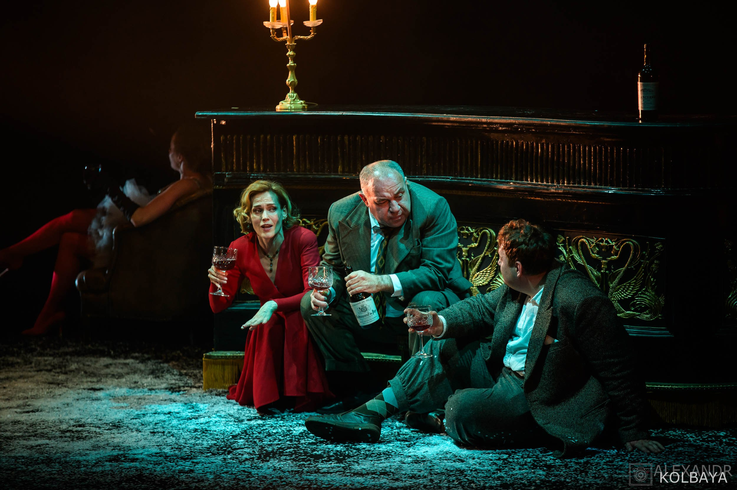 Фоторепортаж со спектакля Ночь в Лиссабоне в театре Модерн. Концертный и театральный репортажный фотограф в Москве Александр Колбая