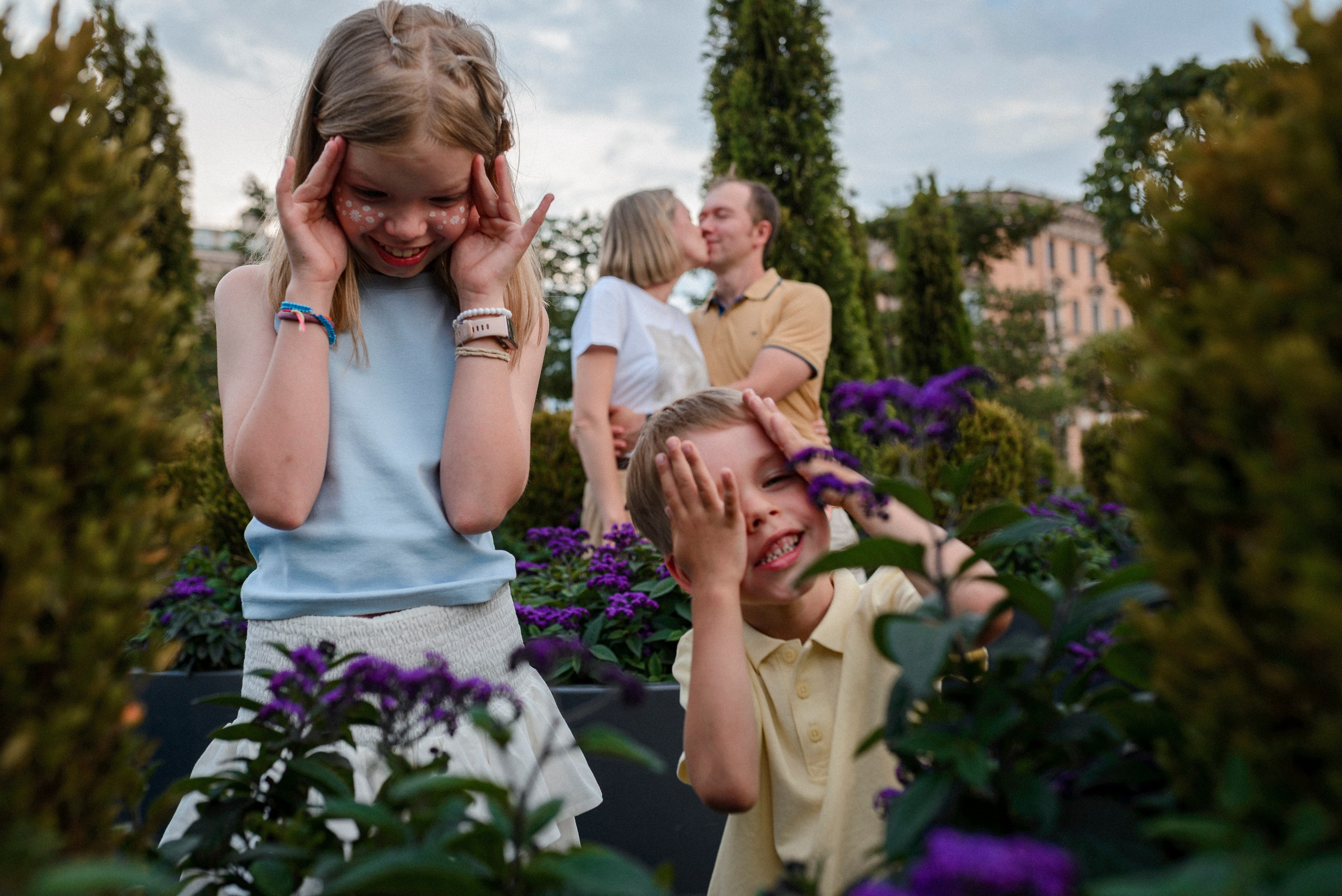 Семейная ФС «Прогулка на синем мосту». Семейный и детский фотограф в Санкт-Петербурге Городнова Татьяна