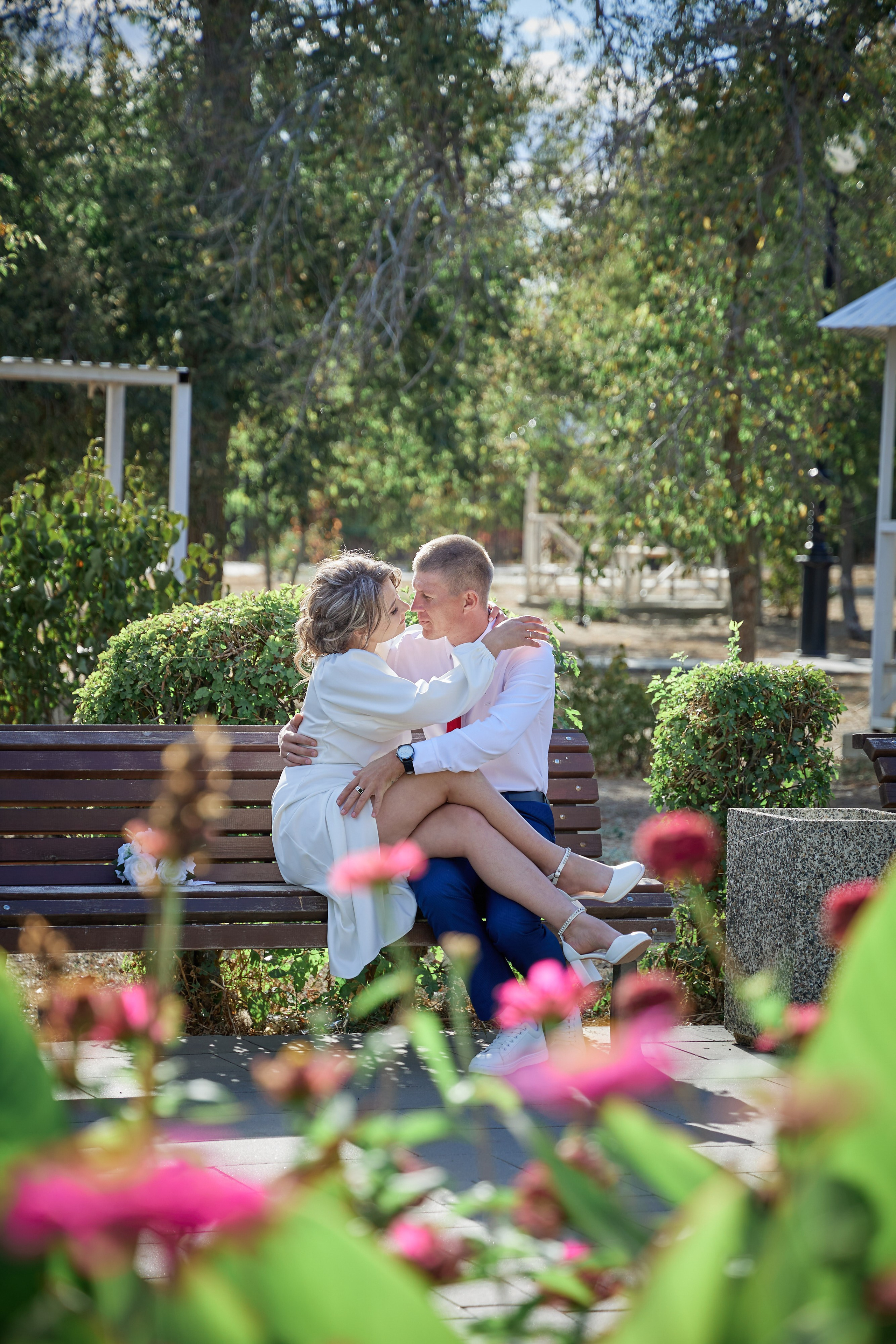 Фотосъемка в ЗАГСе, прогулка молодых, банкет