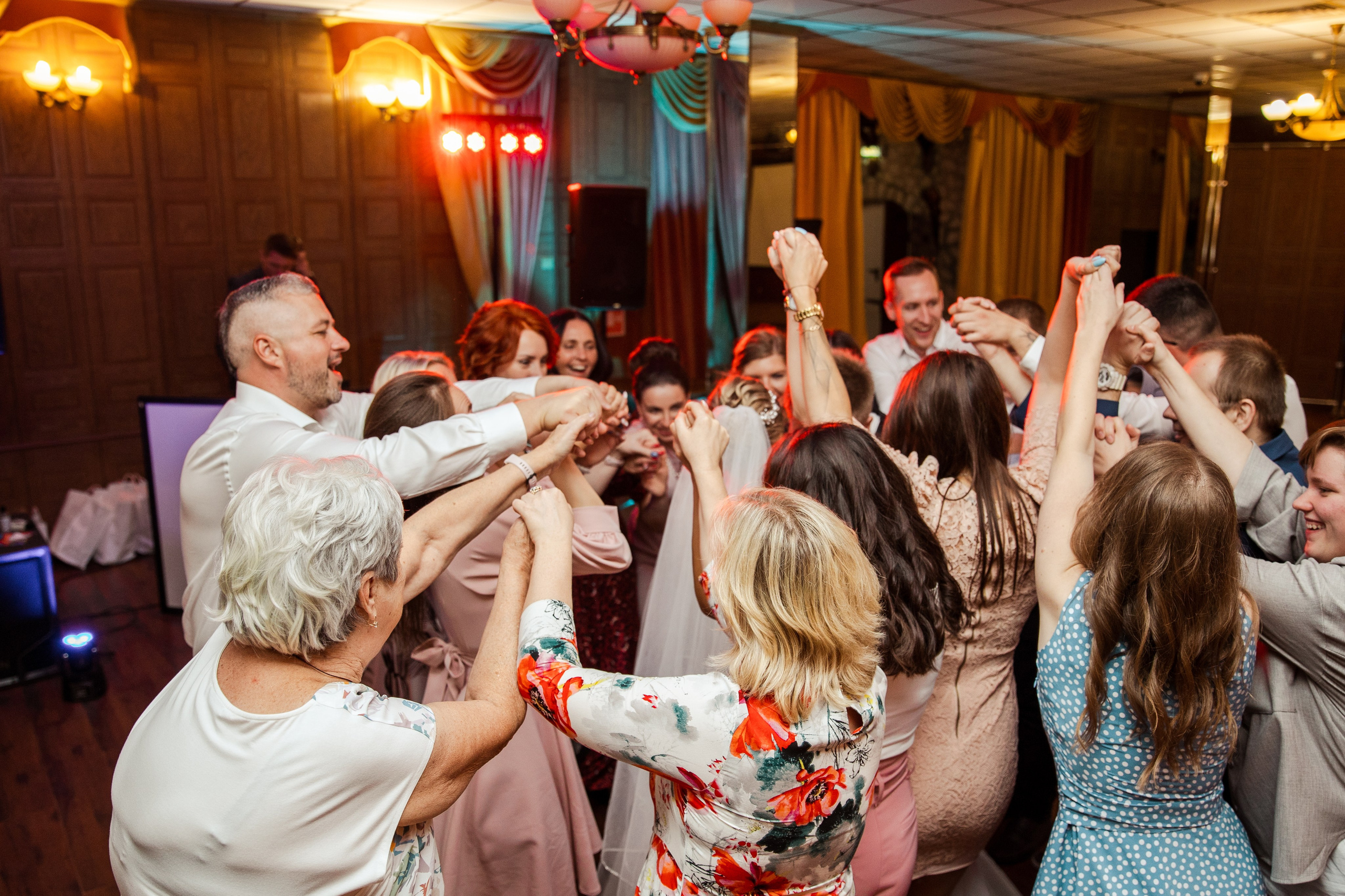 Влад и Карина. Ведущий на свадьбу в Москве Зубков Алексей
