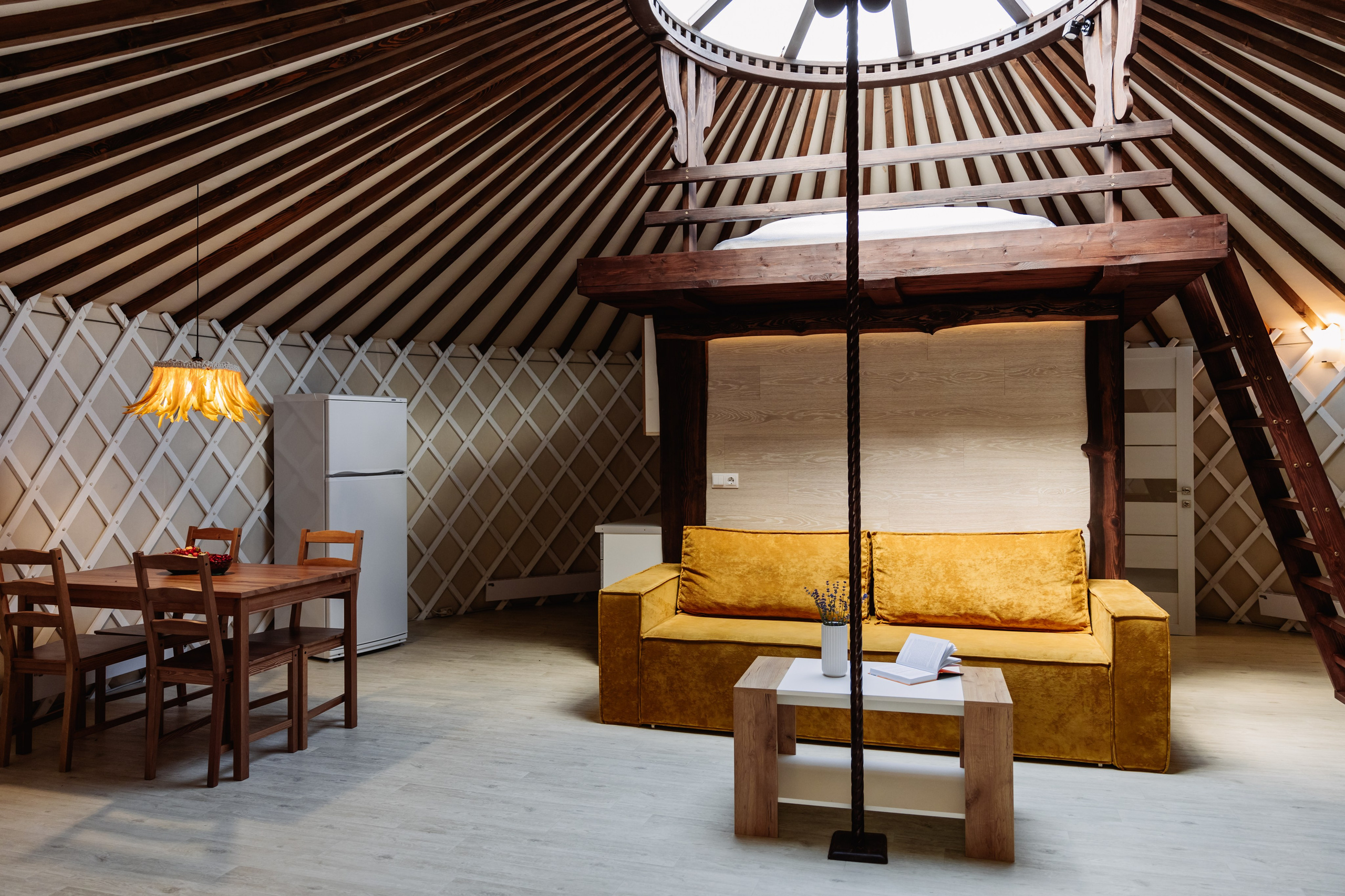 БЕРЕЗКА ВИЛАДЖ | Глэмпинг в Коломне | Юрта «Янтарная». ФОТОГРАФ ИРИНА ШАМАТАВА