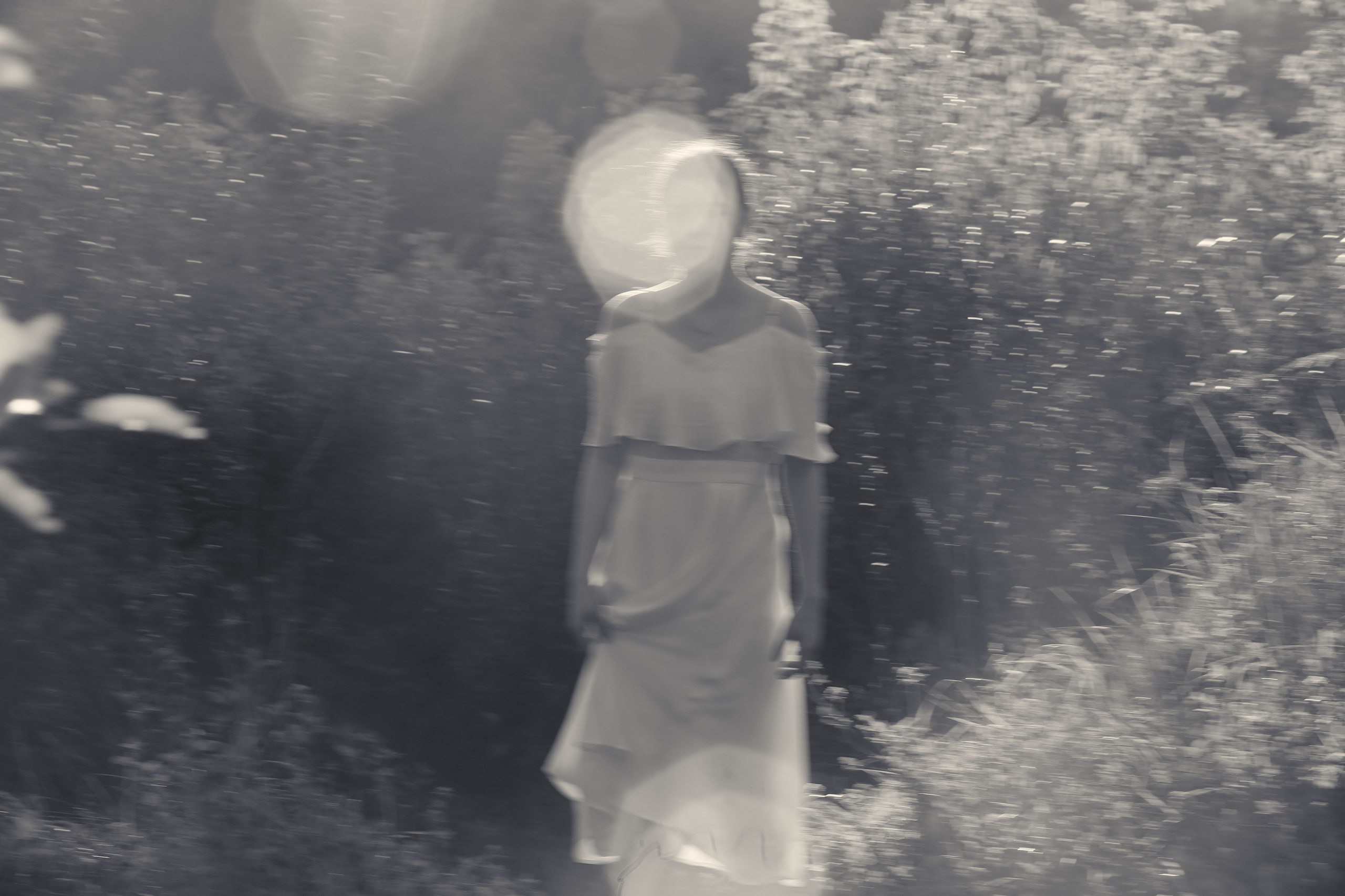 девушка в белом платье