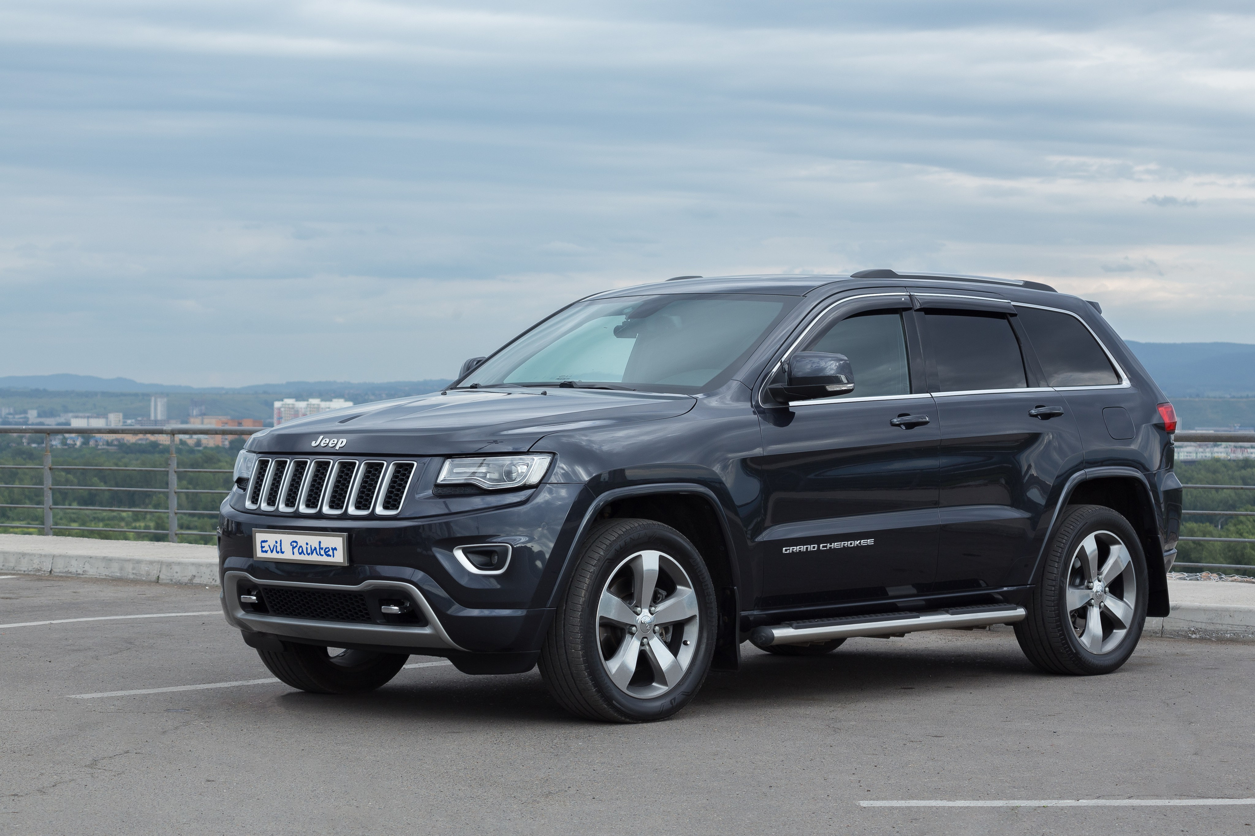 Фотосъемка автомобиля Grand Cherokee для Evil Painter. Интерьерный фотограф и ретушер в Красноярске Денис Антропов