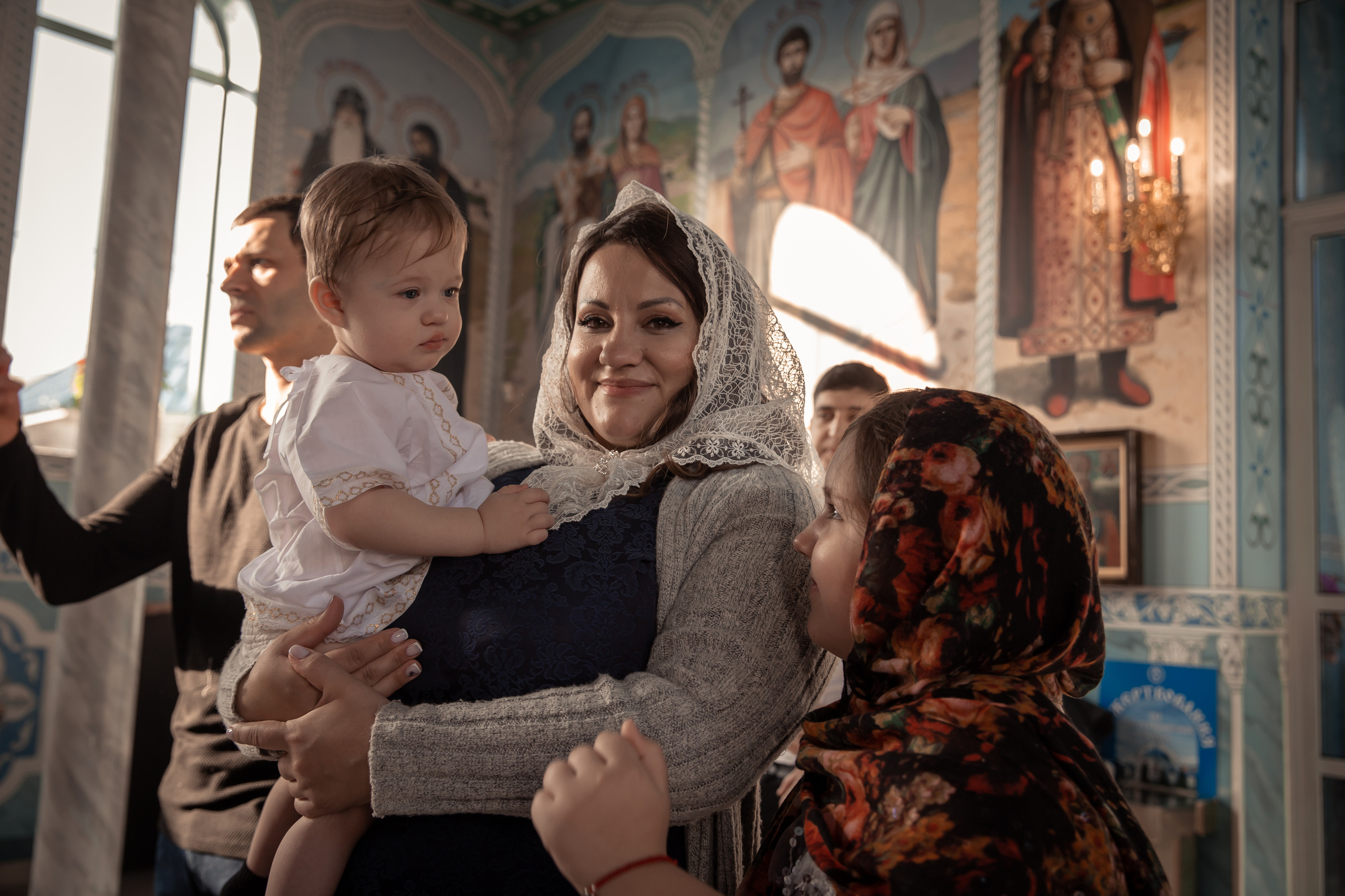 Фотосъёмка таинства крещения Крымск. Фотограф Любава Колесник. Выпускные альбомы в Крымском районе