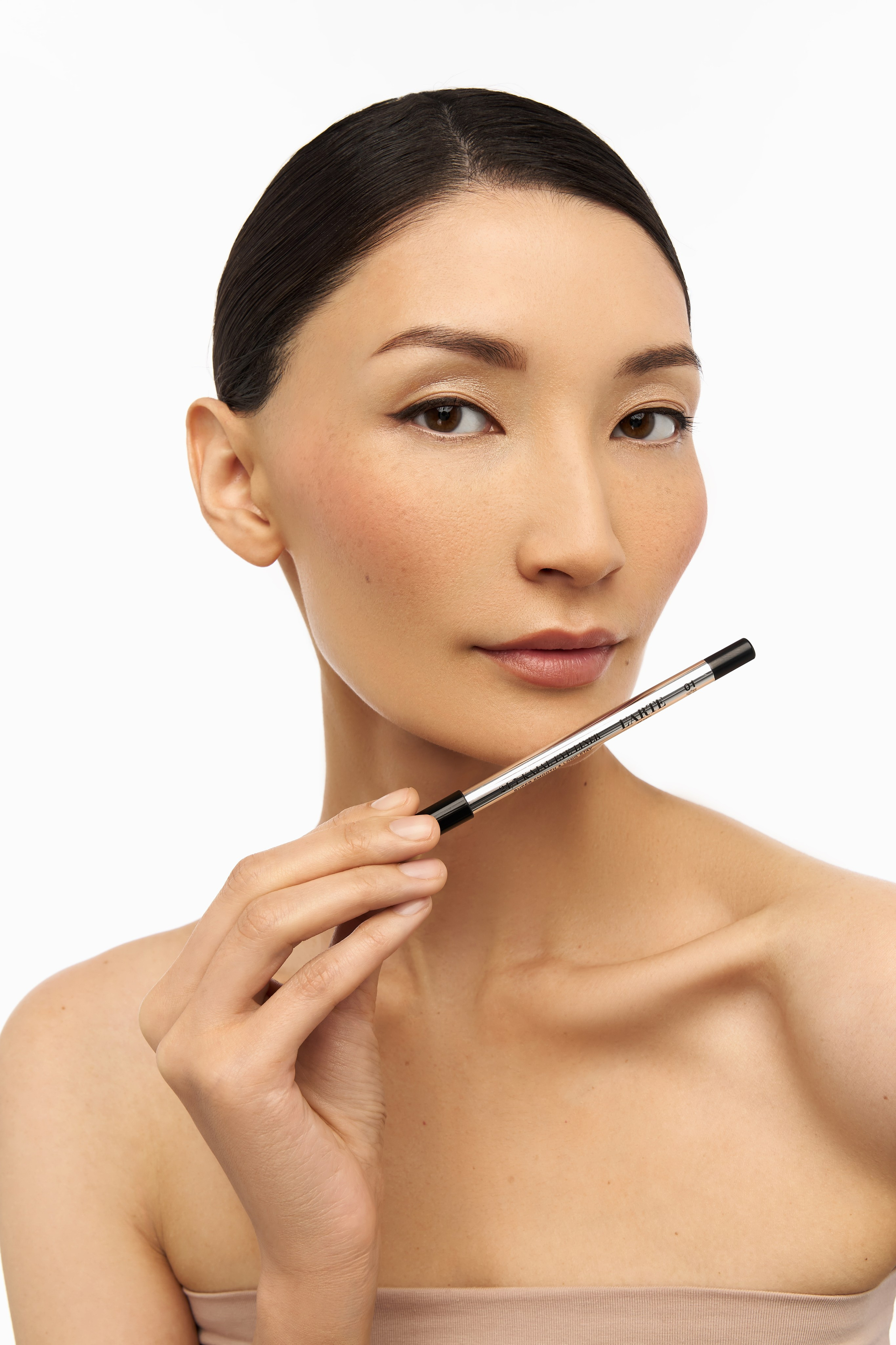 Бьюти. Фотограф для брендов одежды и маркетплейсов в Москве Рита Винтер