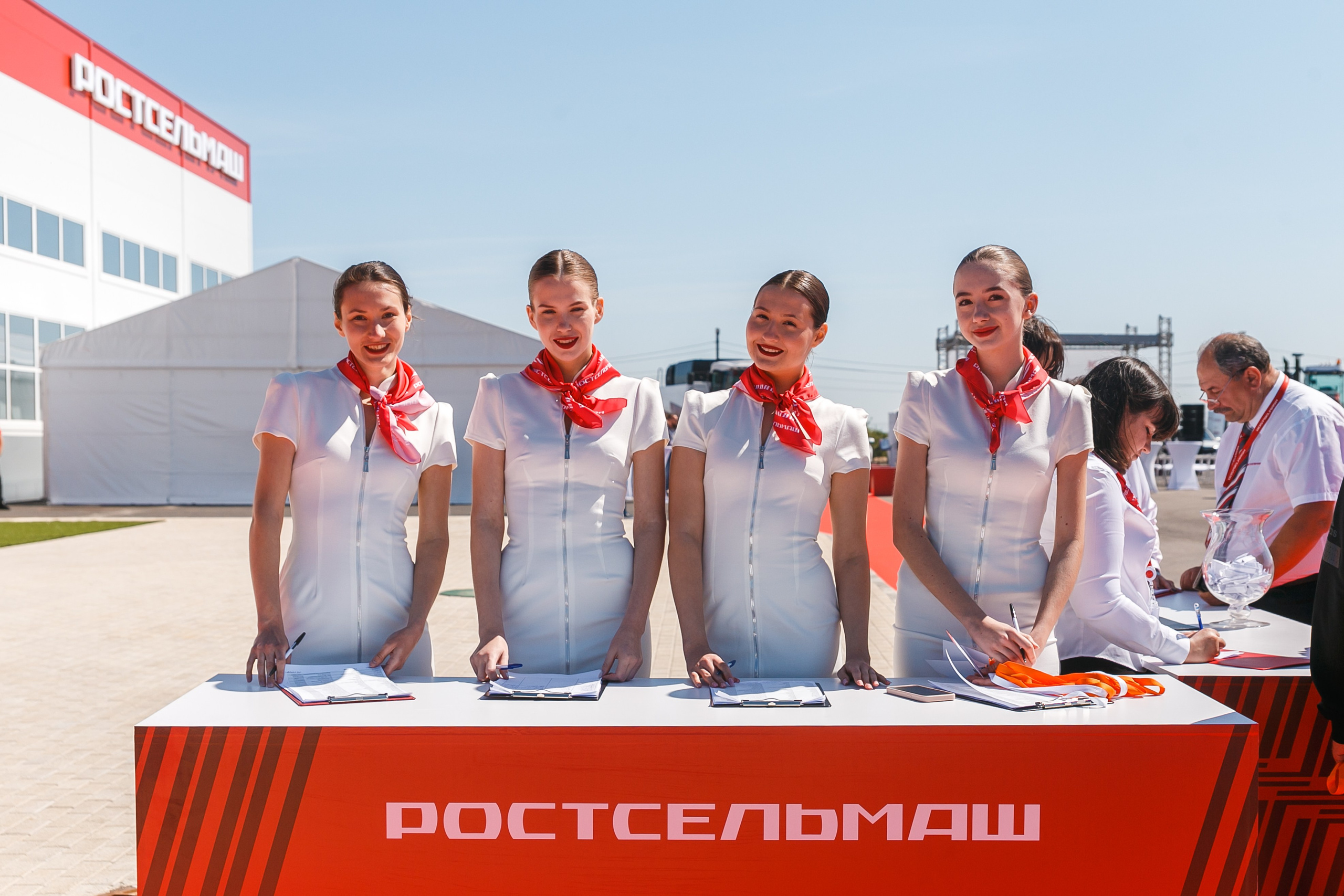 Открытие дилерского центра Ростсельмаш. Событийный фотограф Максим Бескоровайновнов