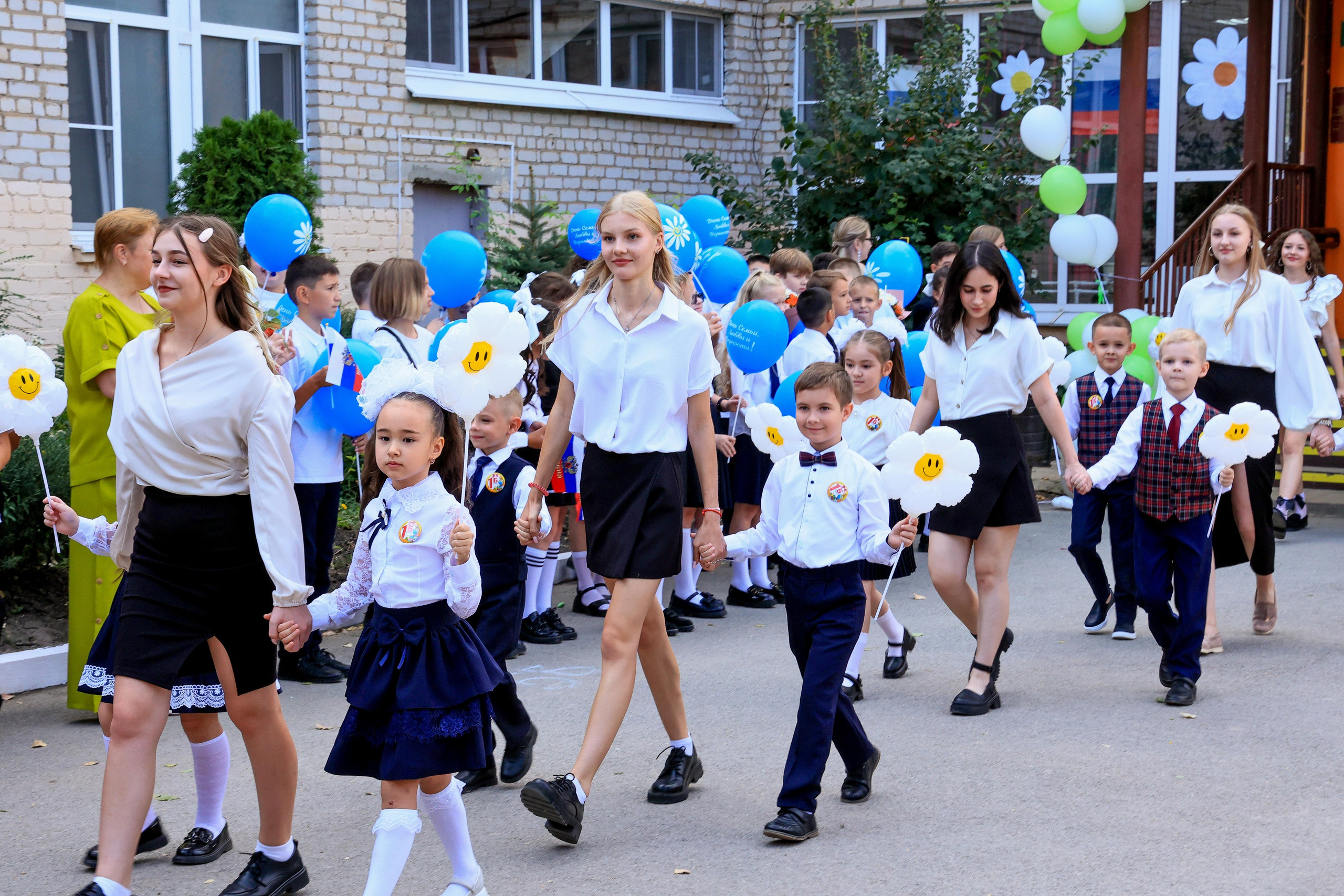 ШКОЛА 1 СЕНТЯБРЯ. Свадебный фотограф — видеограф в г. Астрахань Екатерина Юмашева