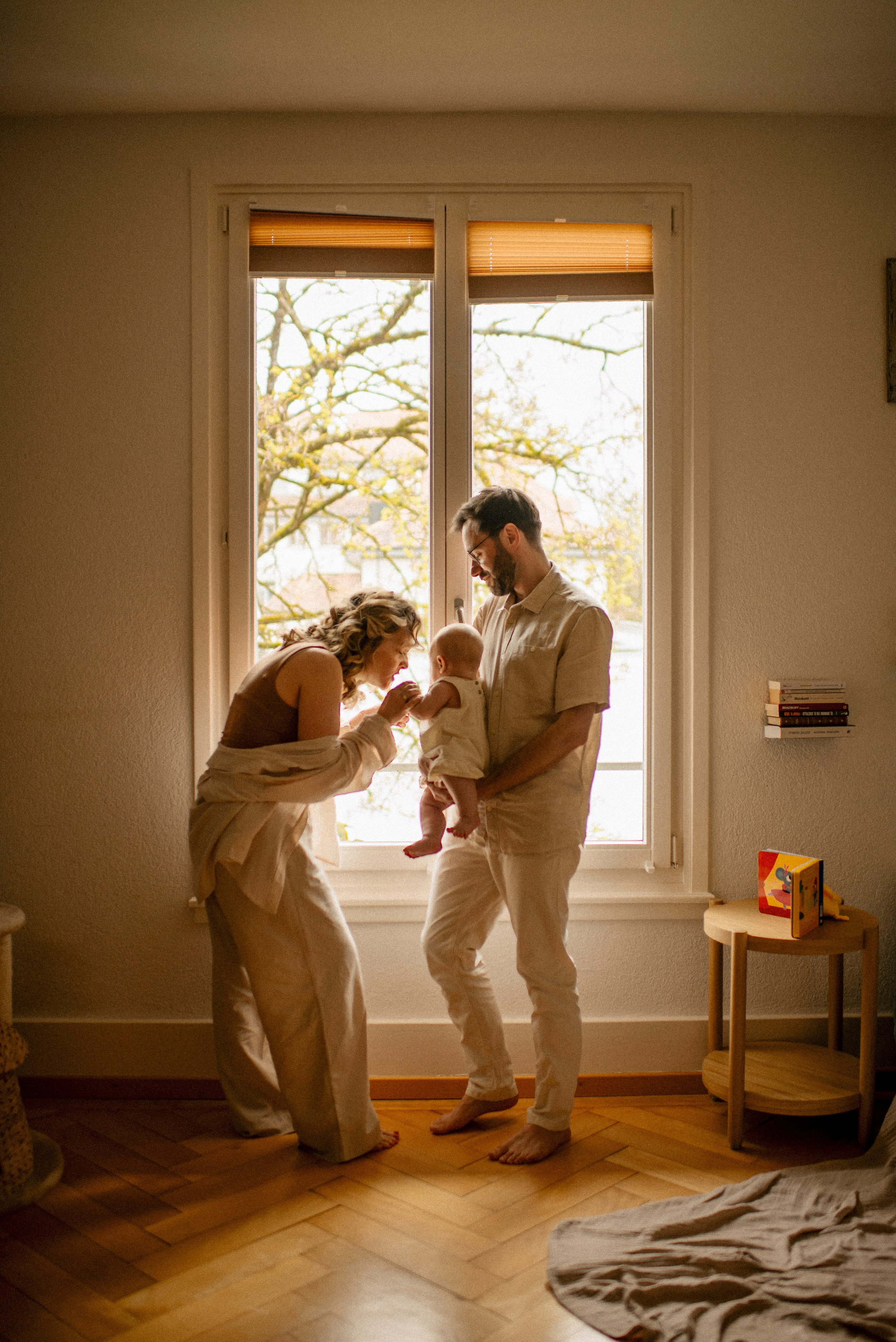 Malwina Rafael and Klara. Polina Sobol — family & documentary photographer in Bern. Outdoor & urban photo sessions for families, kids and couples
