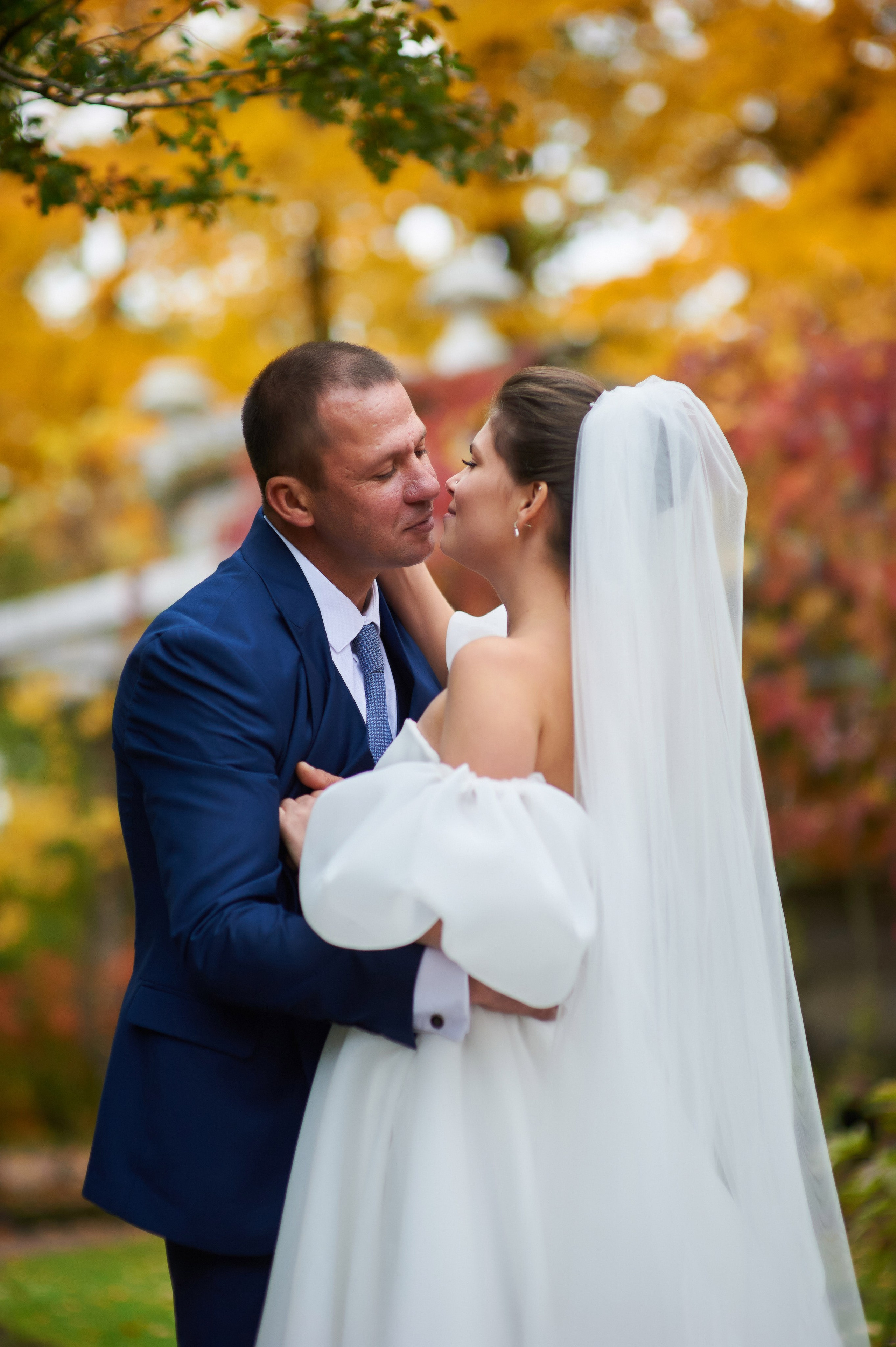 Осенняя свадебная прогулка в Екатерининском парке в Пушкине. Портретный, семейный и свадебный фотограф в Санкт-Петербурге и в Пушкине Ширяев Денис