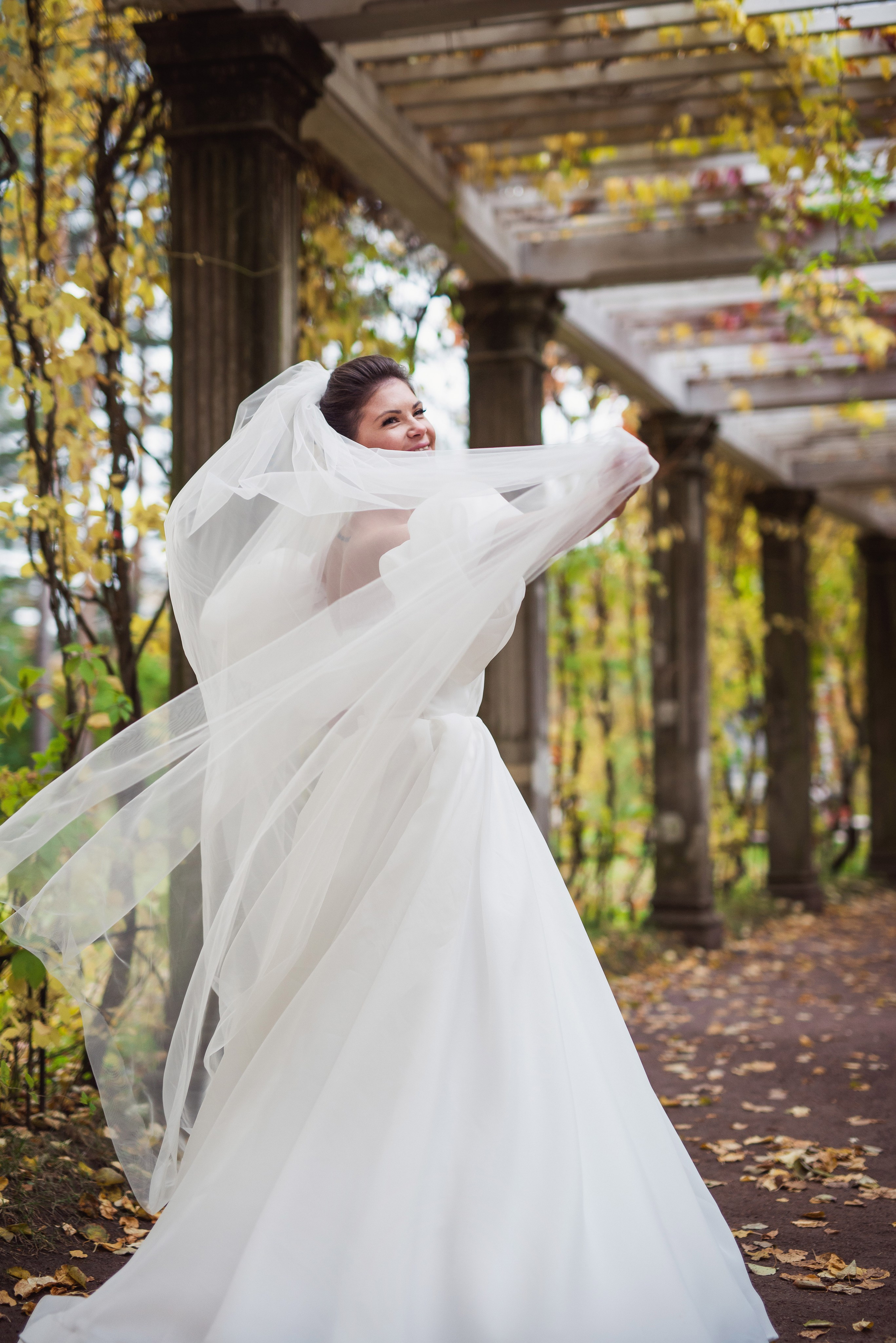 Осенняя свадебная прогулка в Екатерининском парке в Пушкине. Портретный, семейный и свадебный фотограф в Санкт-Петербурге и в Пушкине Ширяев Денис