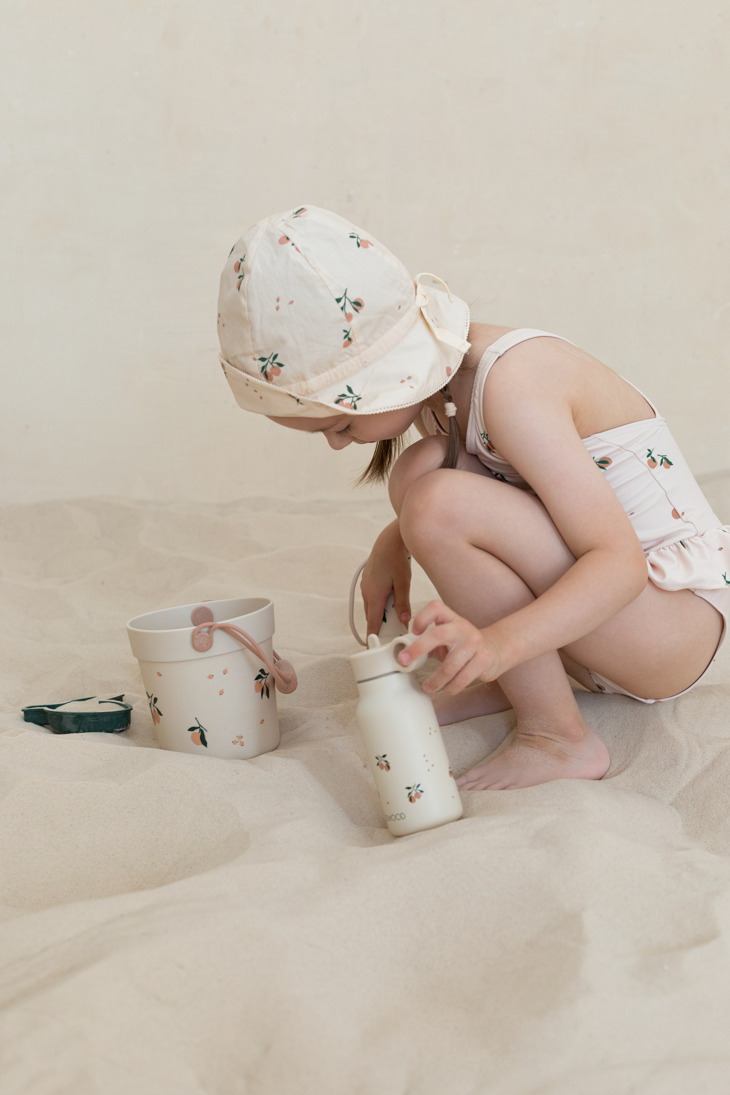 Фотосессия в песке для детского бренда. Детский и контент фотограф Надя Волкова Санкт-Петербург