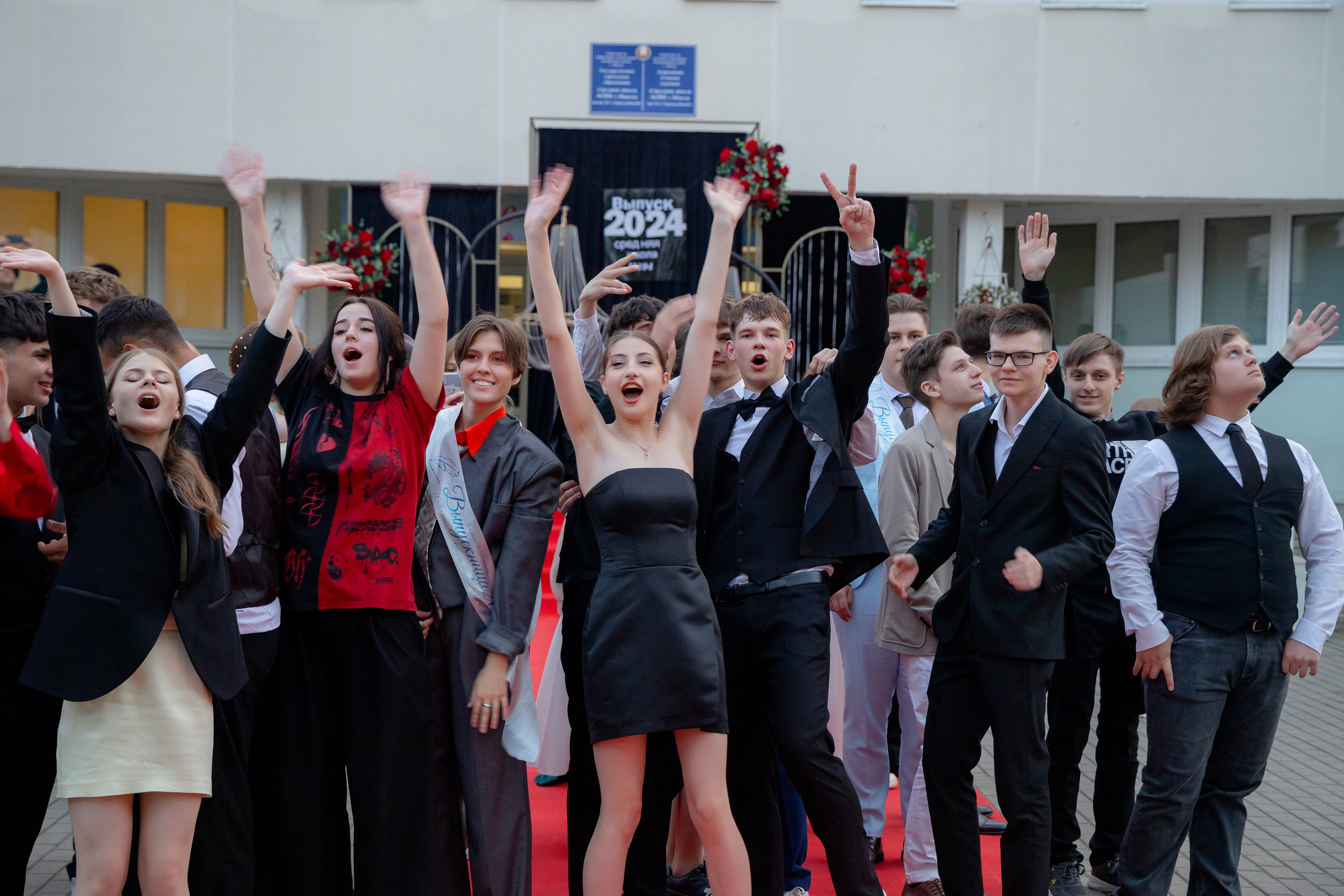 Школьный выпускной 2024 год в Соколе (Минск). Свадебный фотограф в Минске/Беларуси Сергей Спиридонов