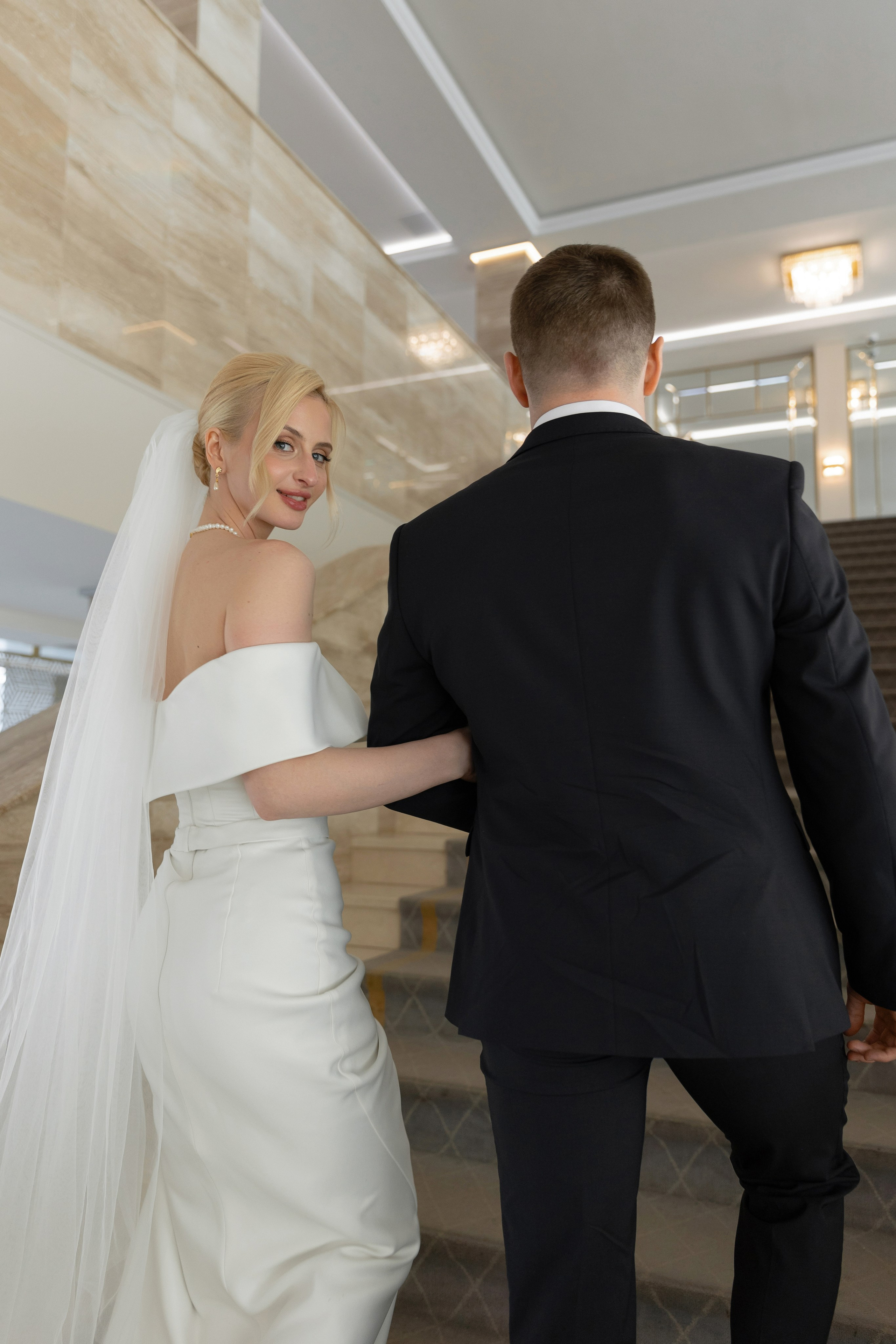 Свадебная фотосессия в Soluxe Hotel и роспись в Савеловском ЗАГСе. Свадебный фотограф в Москве Полина Лелетко