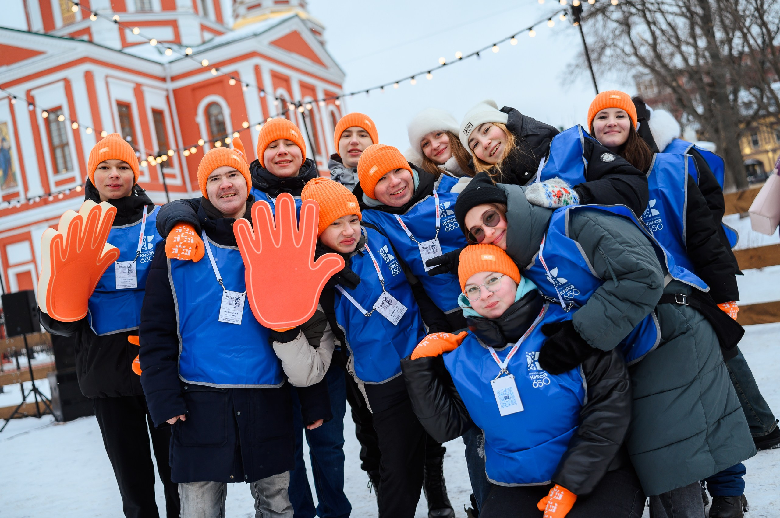Новогодние волонтеры | Открытие Новогодней столицы Кирова 2025. Репортажный фотограф в Кирове Александр Лутошкин