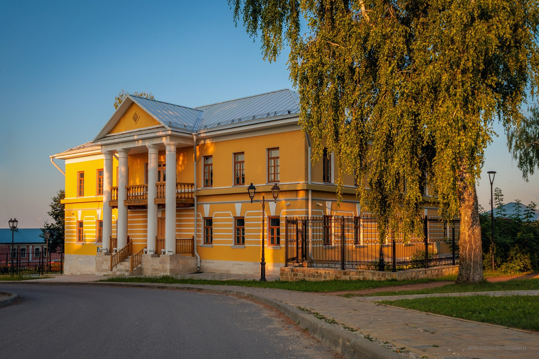 В лучах заката. Крапивна. Фотограф Артём Парамонов