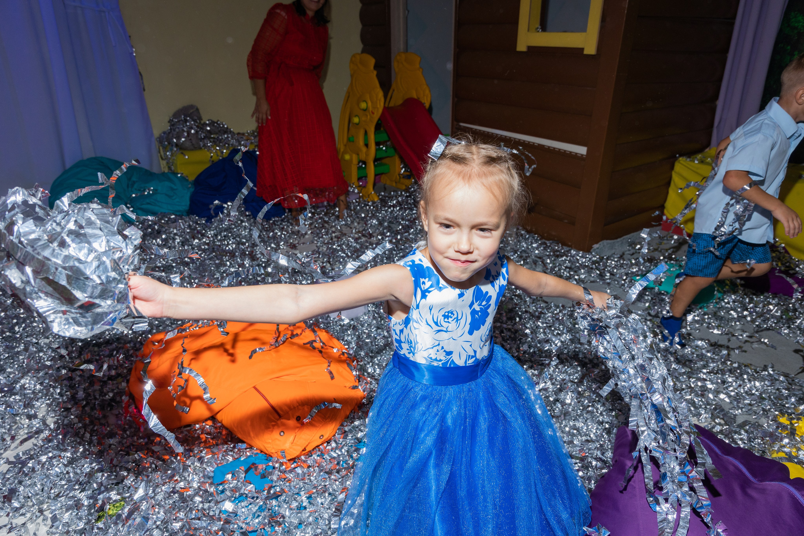 День Рождение в детском центре Качели. Выпускные альбомы во Владивостоке