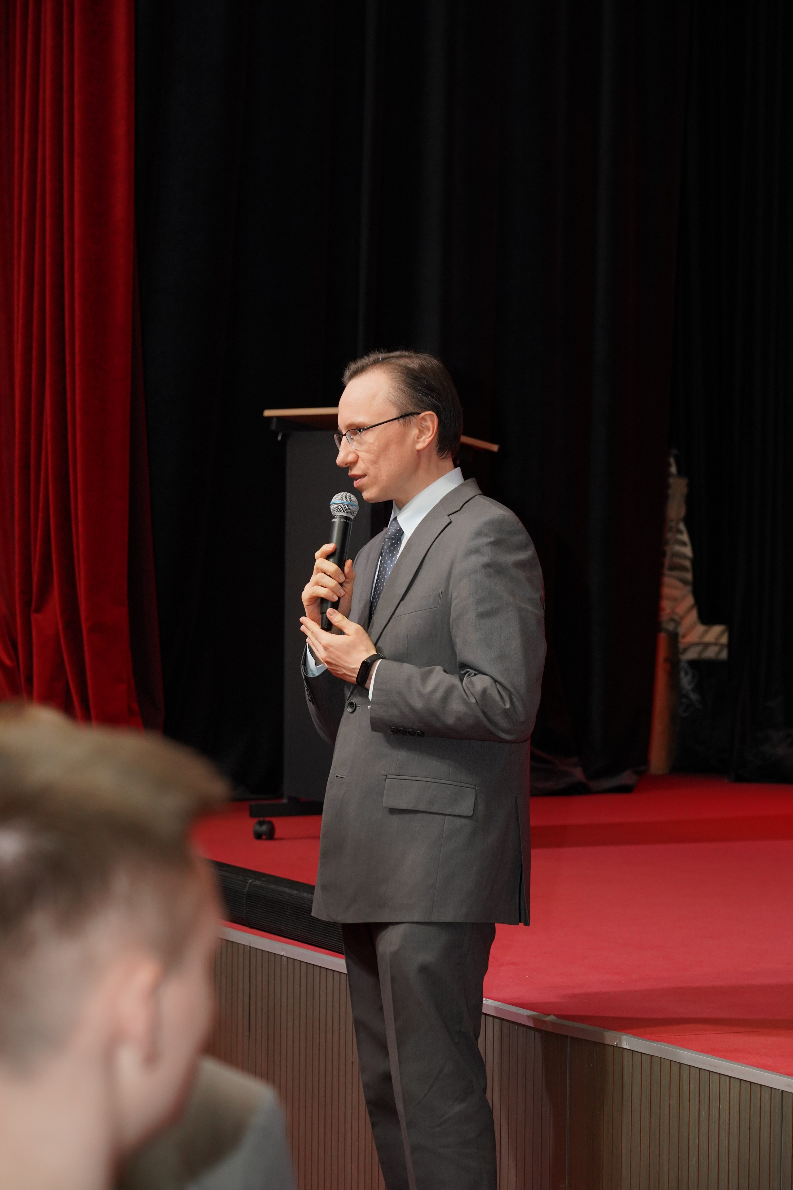 Фотограф на официальном мероприятии