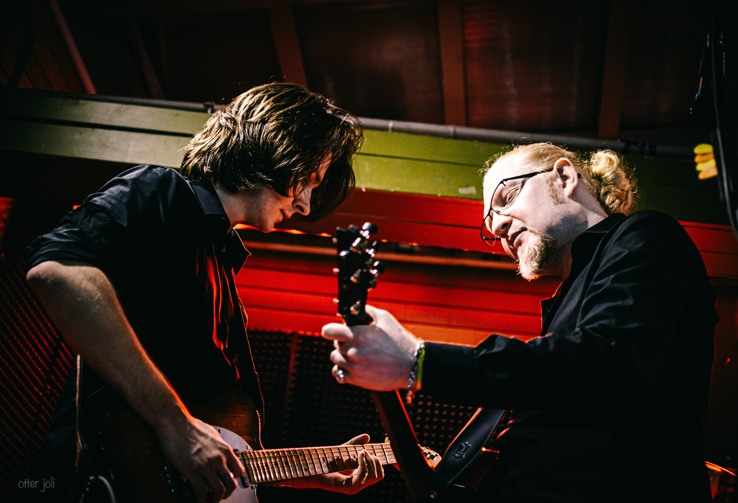 Голова Муэссы | Китайский лётчик Джао Да. Концертный репортёр Валерия Сафина