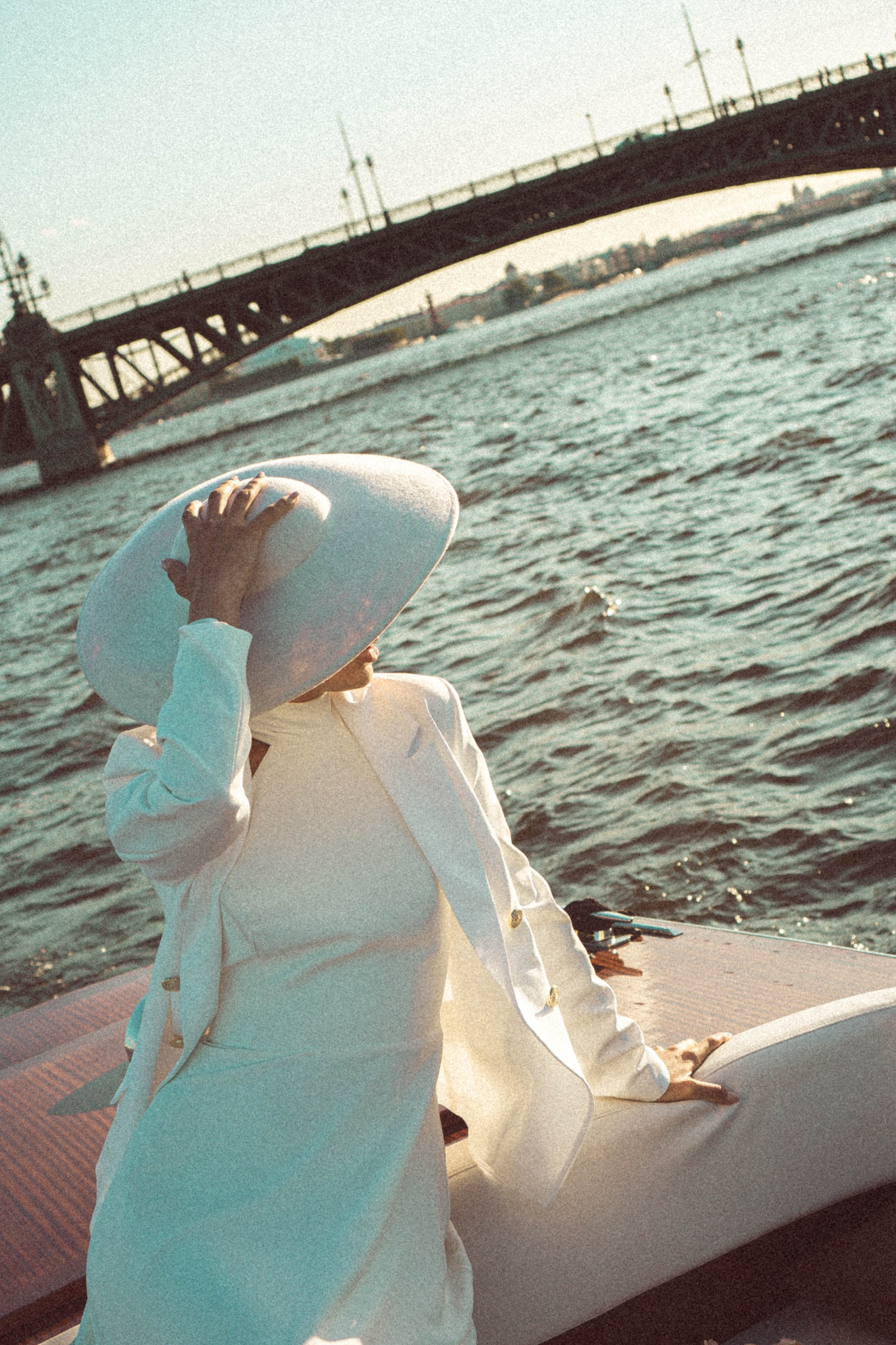 СВАДЕНБНАЯ СЬЕМКА НА КАТЕРЕ ПО КАНАЛАМ САНКТ-ПЕТЕРБУРГА И В АКВАТОРИИ НЕВЫ. Профессиональный фотограф, Санкт-Петербург — Виктория Богомолова