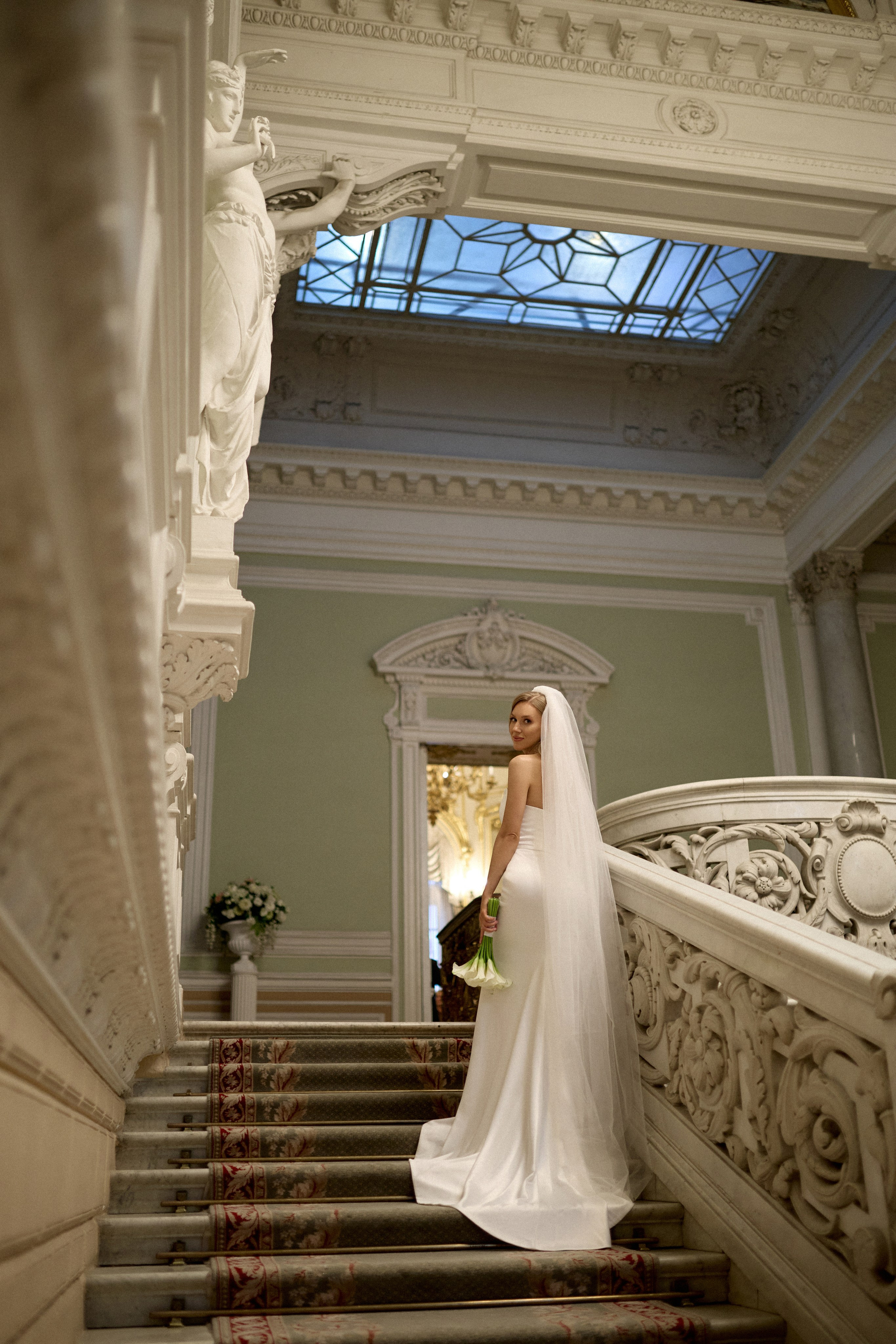 Свадебная фотосессия в Дворце Бракосочетания № 1. Сестры Карабаза. Фотографы и ретушеры в Москве и Санкт-Петербурге