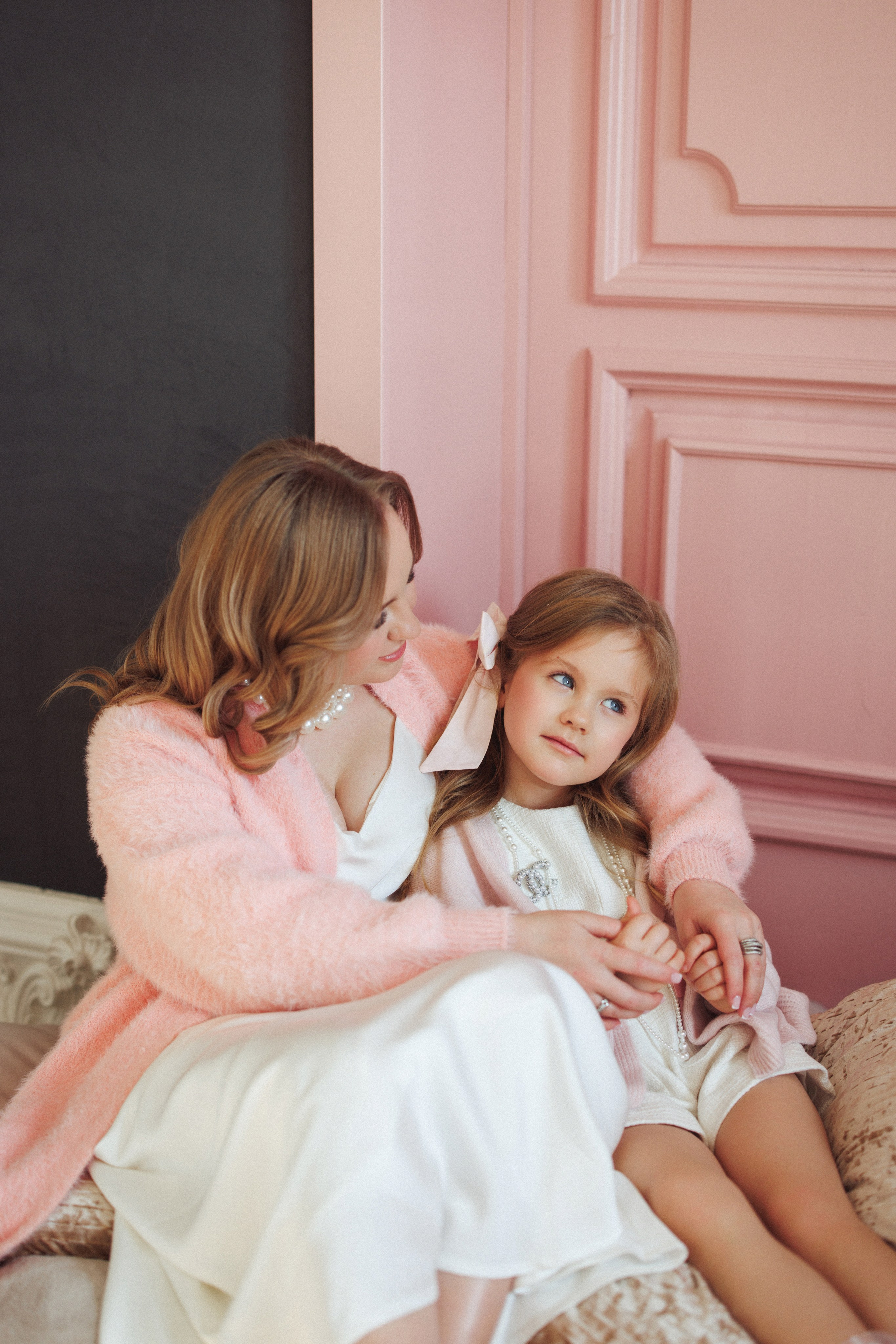 Фотосессия для мамы и дочки в фотостудии «РИМ», г. Краснодар. Семейный и детский фотограф в Краснодаре Анна Трашкова