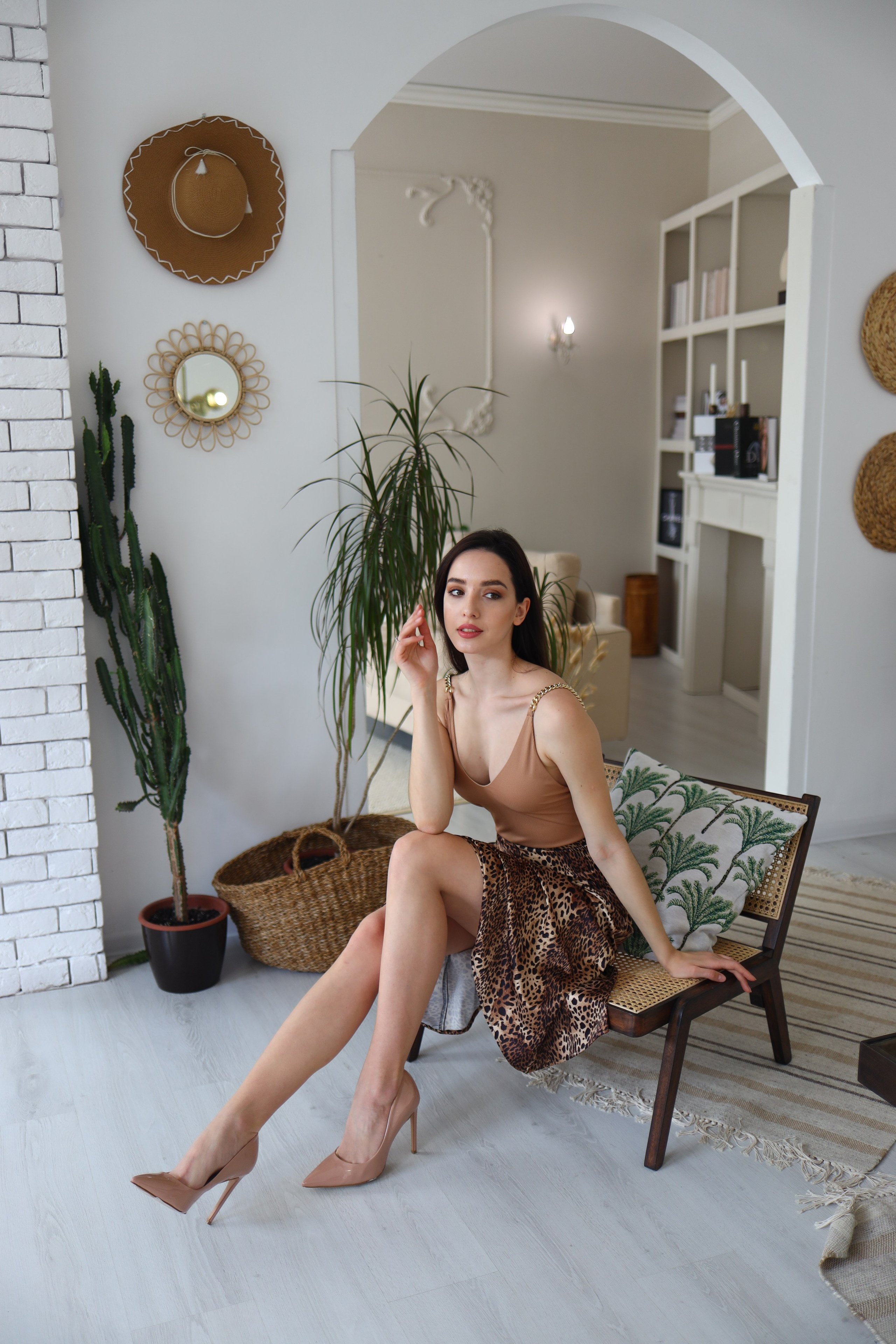 Portrait women’s photo session at the Photo Studio. Professional photographer in Sochi Victoria Joy. Teaching Photography