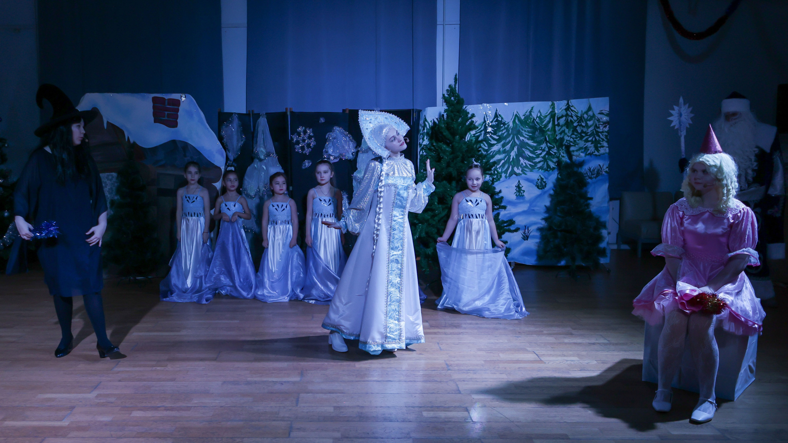 Новогодняя скачзка центр детского творчесва Подольск. Выпускные альбомы и школьный фотограф в Подольске, Троицке, Щербинке, Москве и Московской области