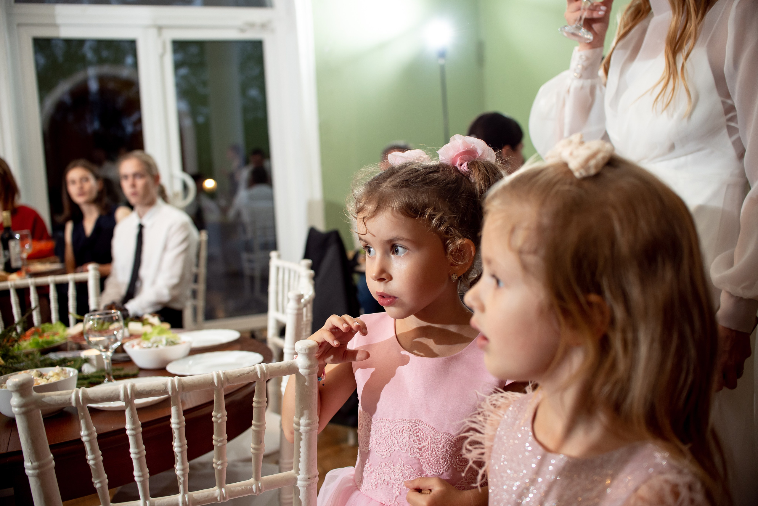 Камерная загородная свадьба в коттедже. Анастасия Петрович фотограф, фотокорреспондент в Москве и Санкт-Петербурге. Фотосъёмка репортажа, мероприятия, корпоративная съёмка, контент