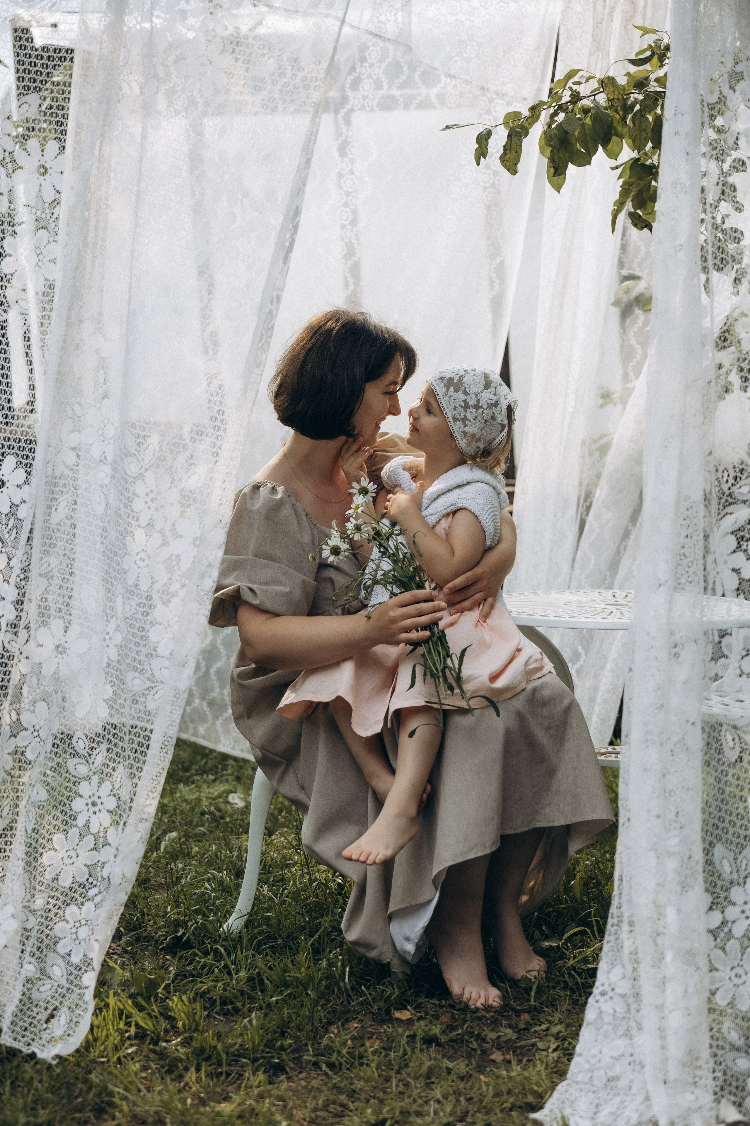 ЮЛЯ С АЛИСОЙ ИСТОРИЯ НА ДАЧЕ. Семейный фотограф Красноярск
