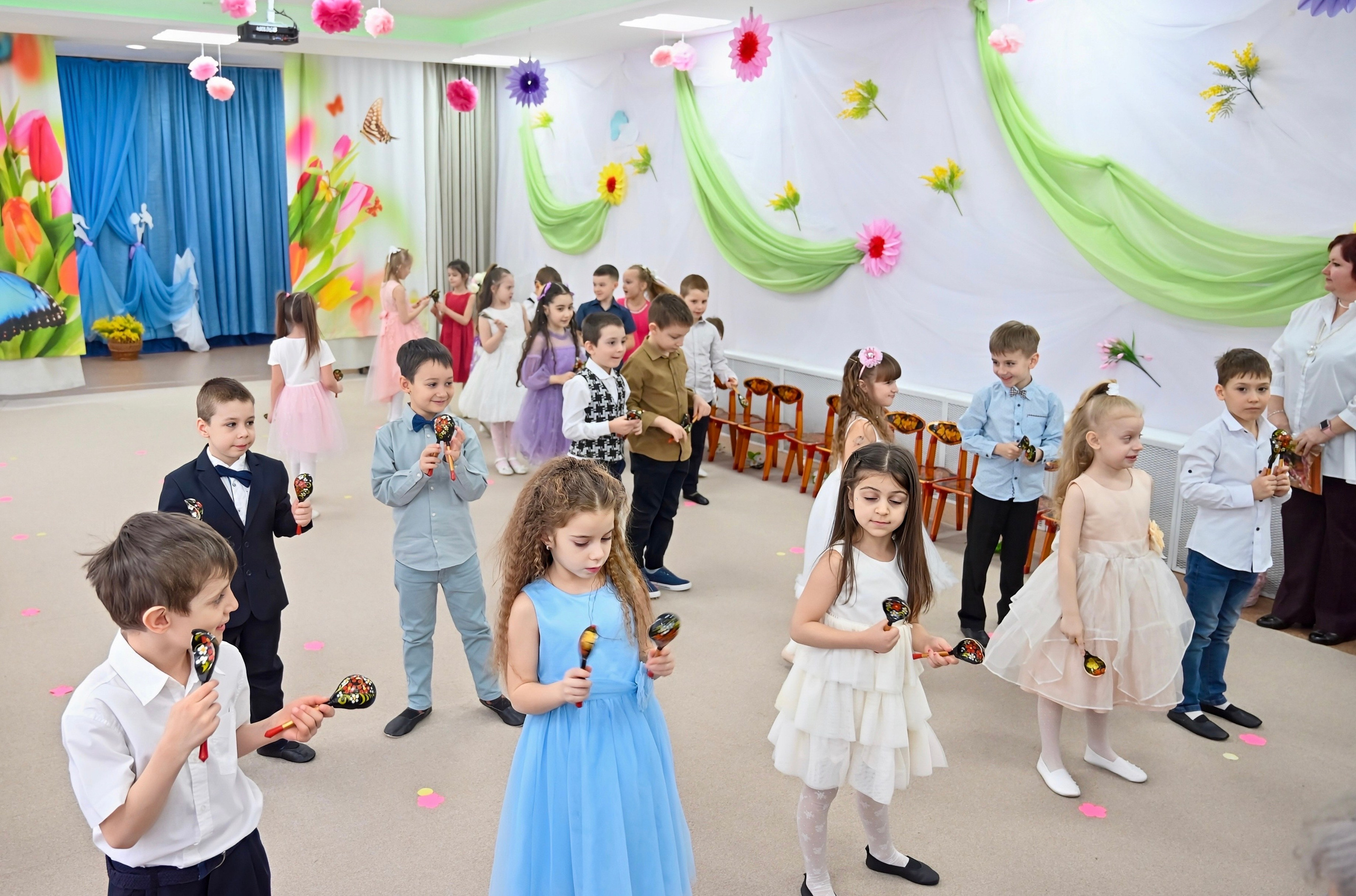 Праздник в группе Цветик семицветик. Семейный и детский фотограф Москва