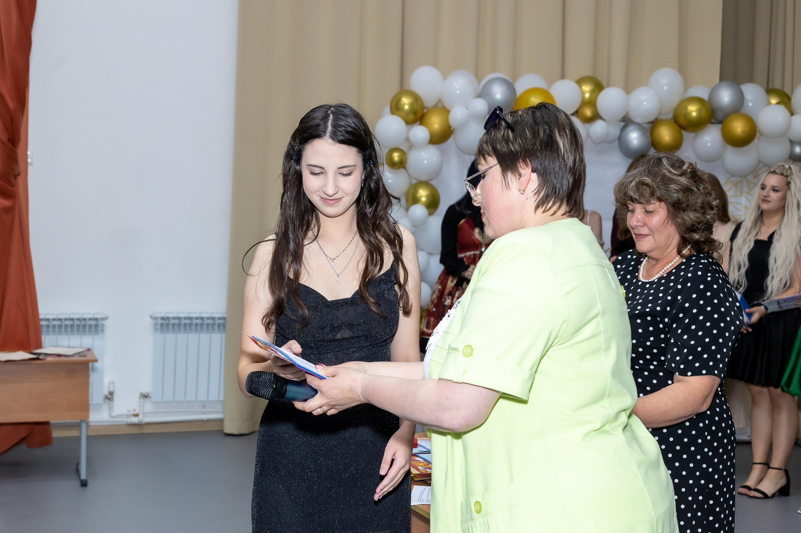 Вручение аттестата 2025. Выпускные альбомы Майкоп, Краснодар Елена Золотарева