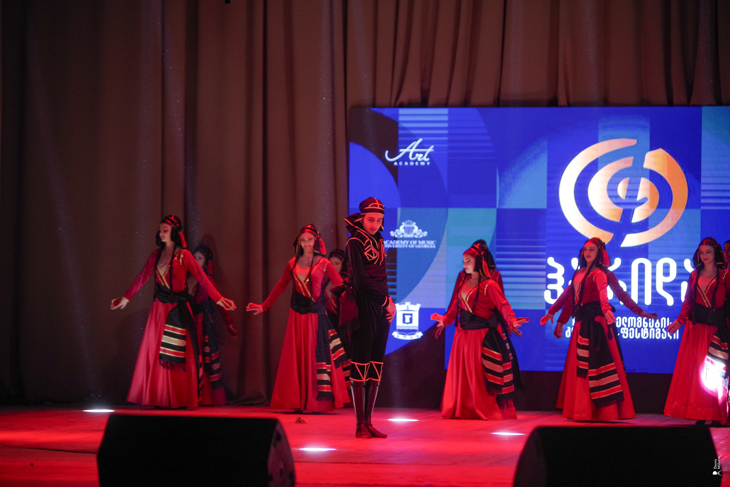 Танцы в Хоби. Портретный фотограф Денис Милютин